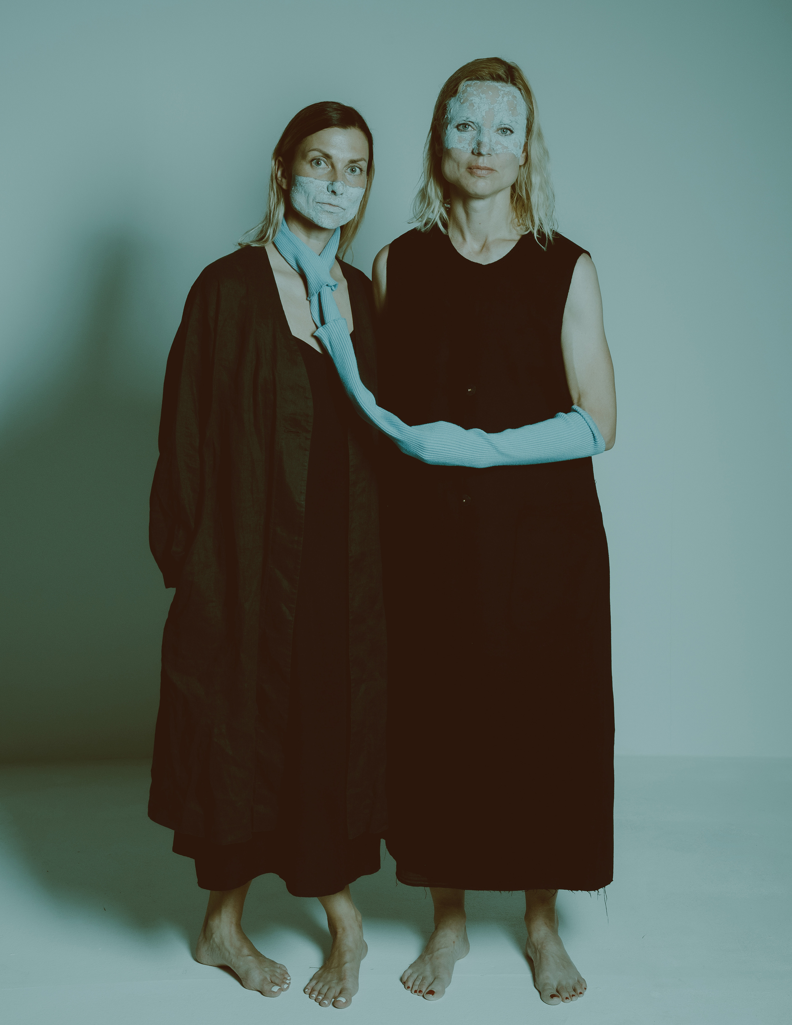 Coherence. Креативная арт-фотосессия с двумя девушками