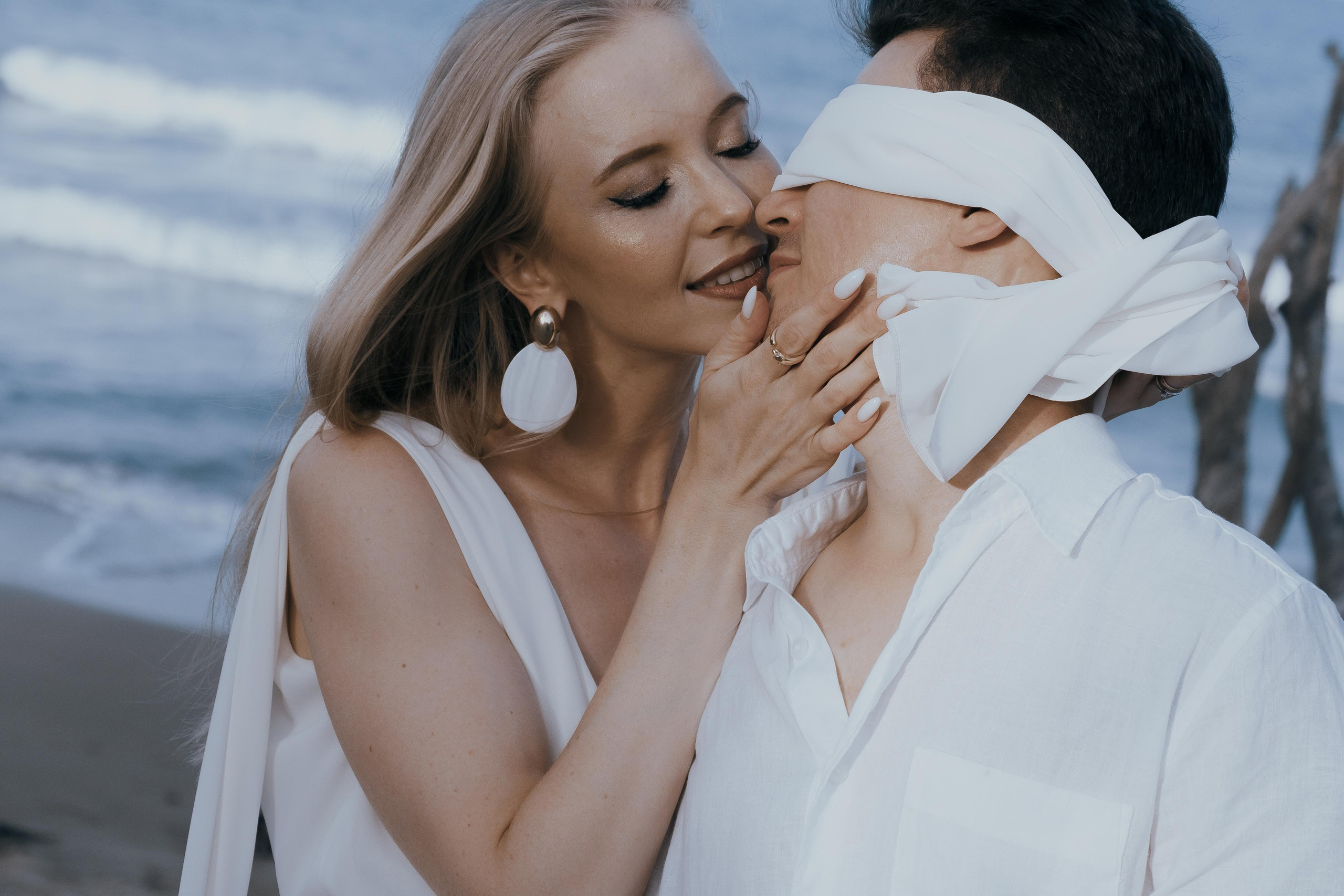 Vika & Slava: Лав стори на диком пляже в Испании