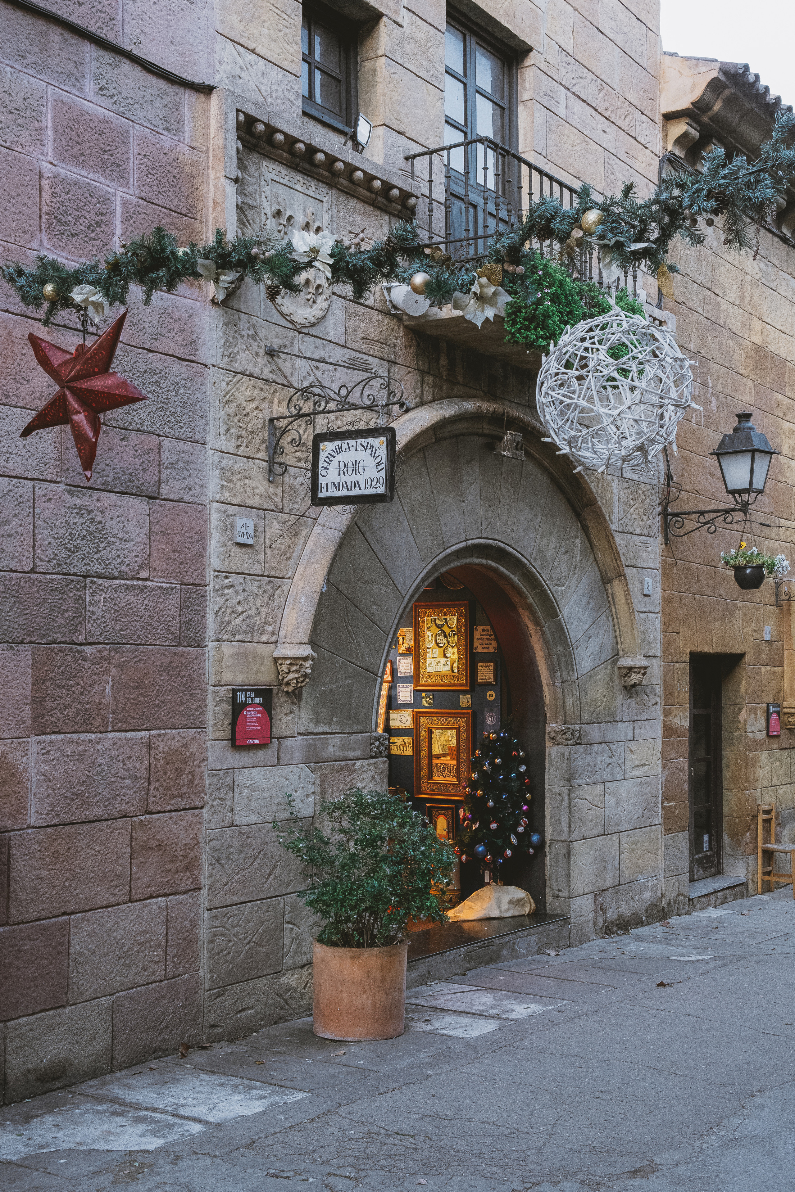 Poble Espanyol (Испанская деревня, исп. Pueblo Español)