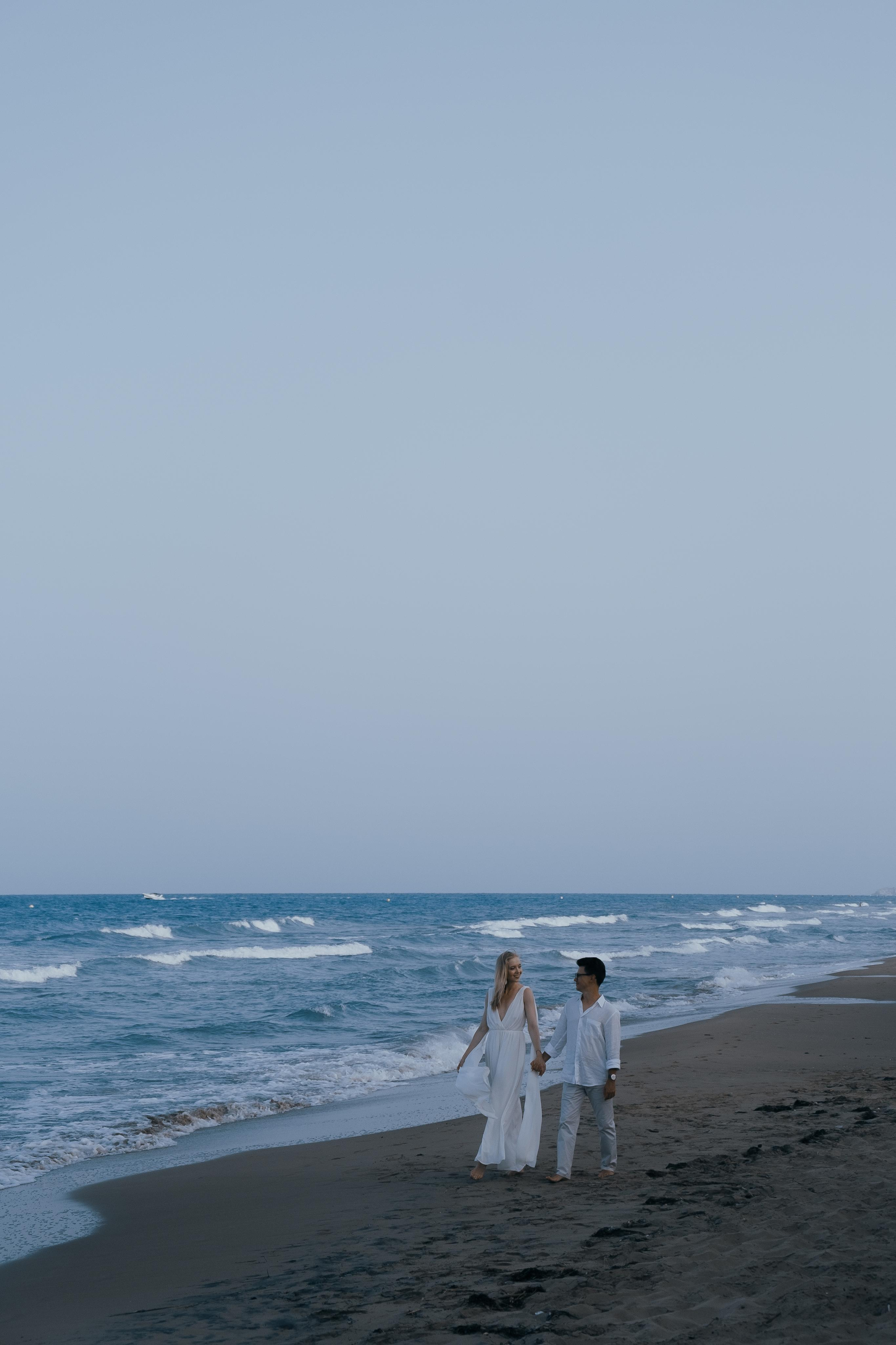 Vika & Slava: Лав стори на диком пляже в Испании