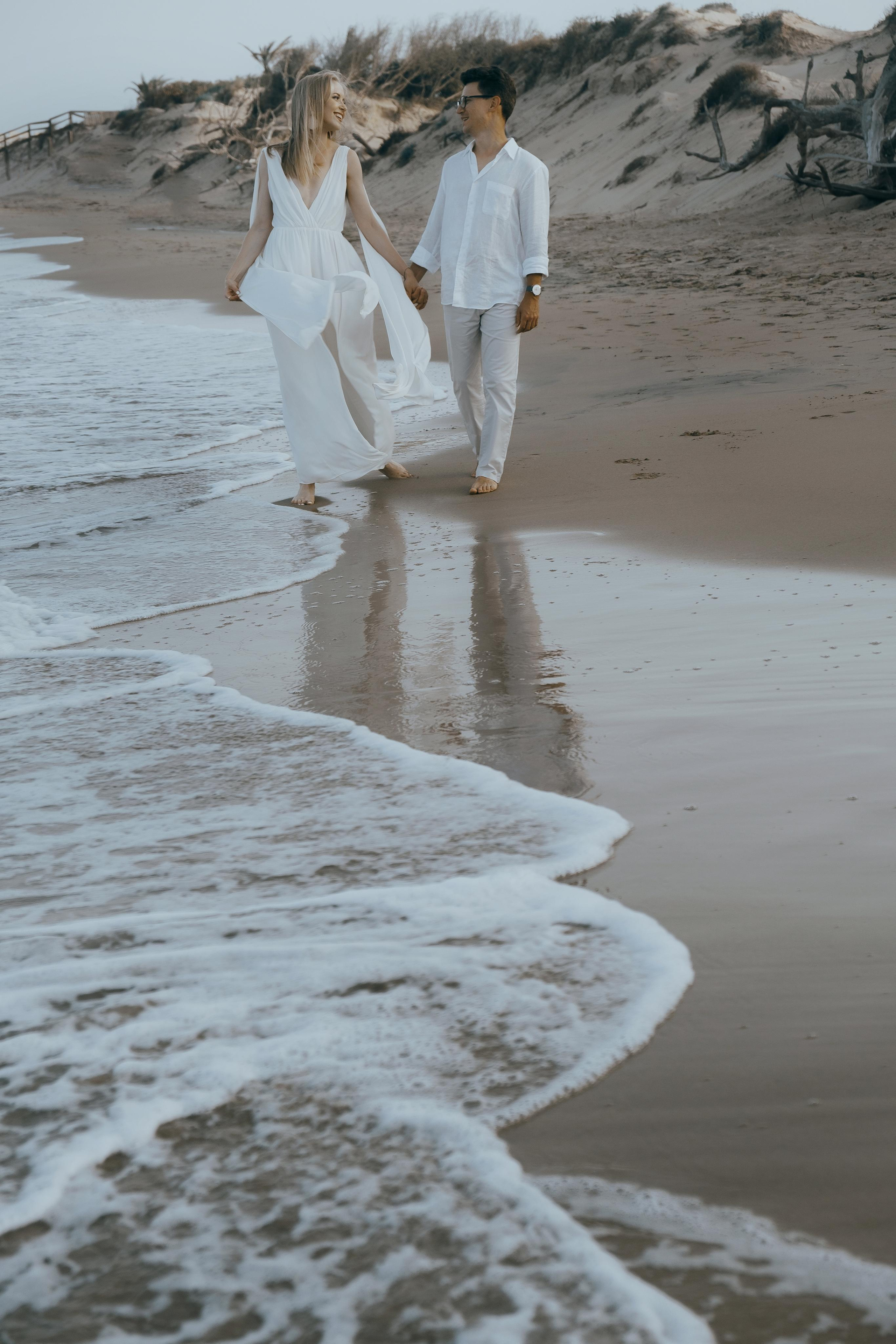 Vika & Slava: Лав стори на диком пляже в Испании