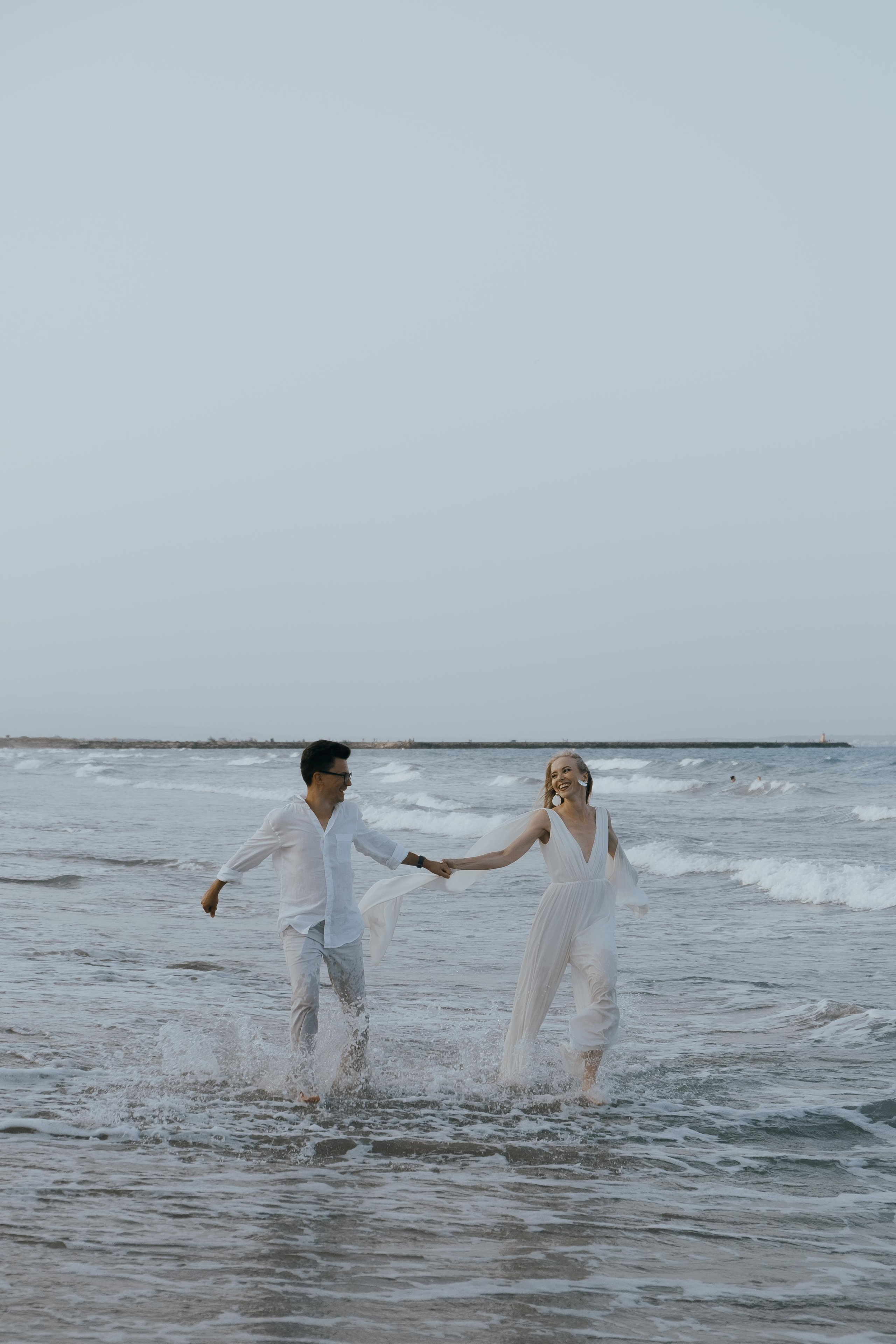 Vika & Slava: Лав стори на диком пляже в Испании