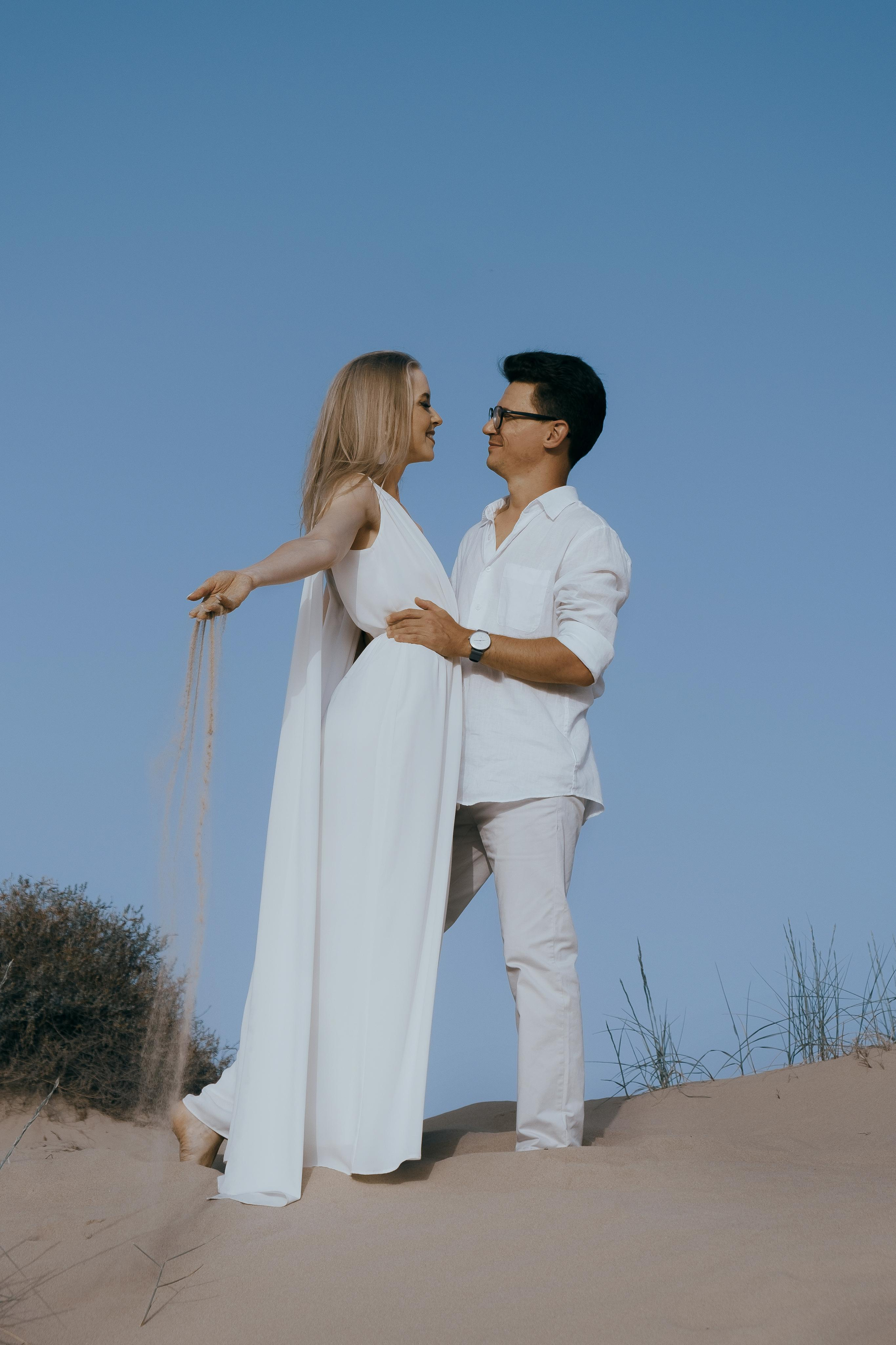 Vika & Slava: Лав стори на диком пляже в Испании