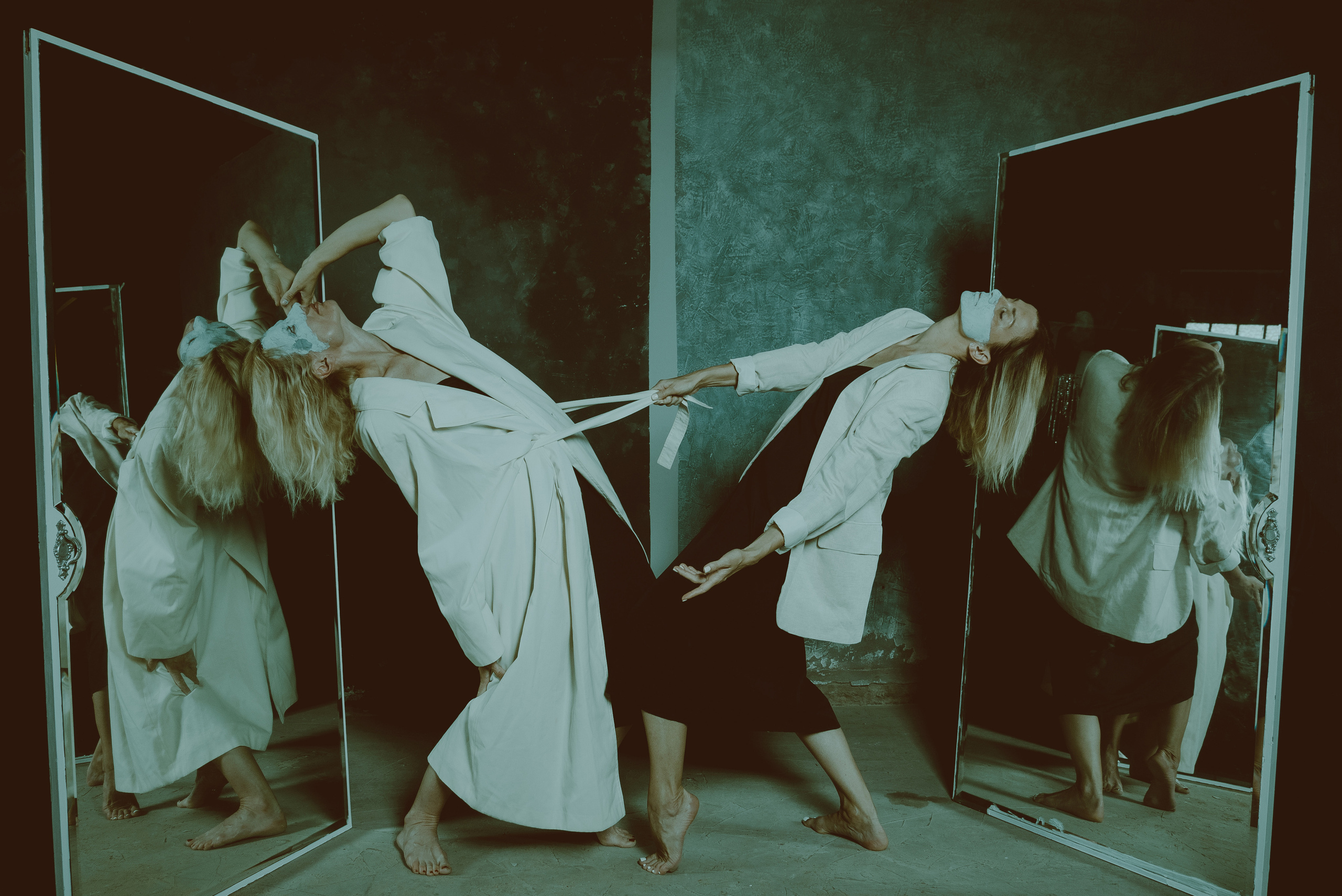 Coherence. Креативная арт-фотосессия с двумя девушками