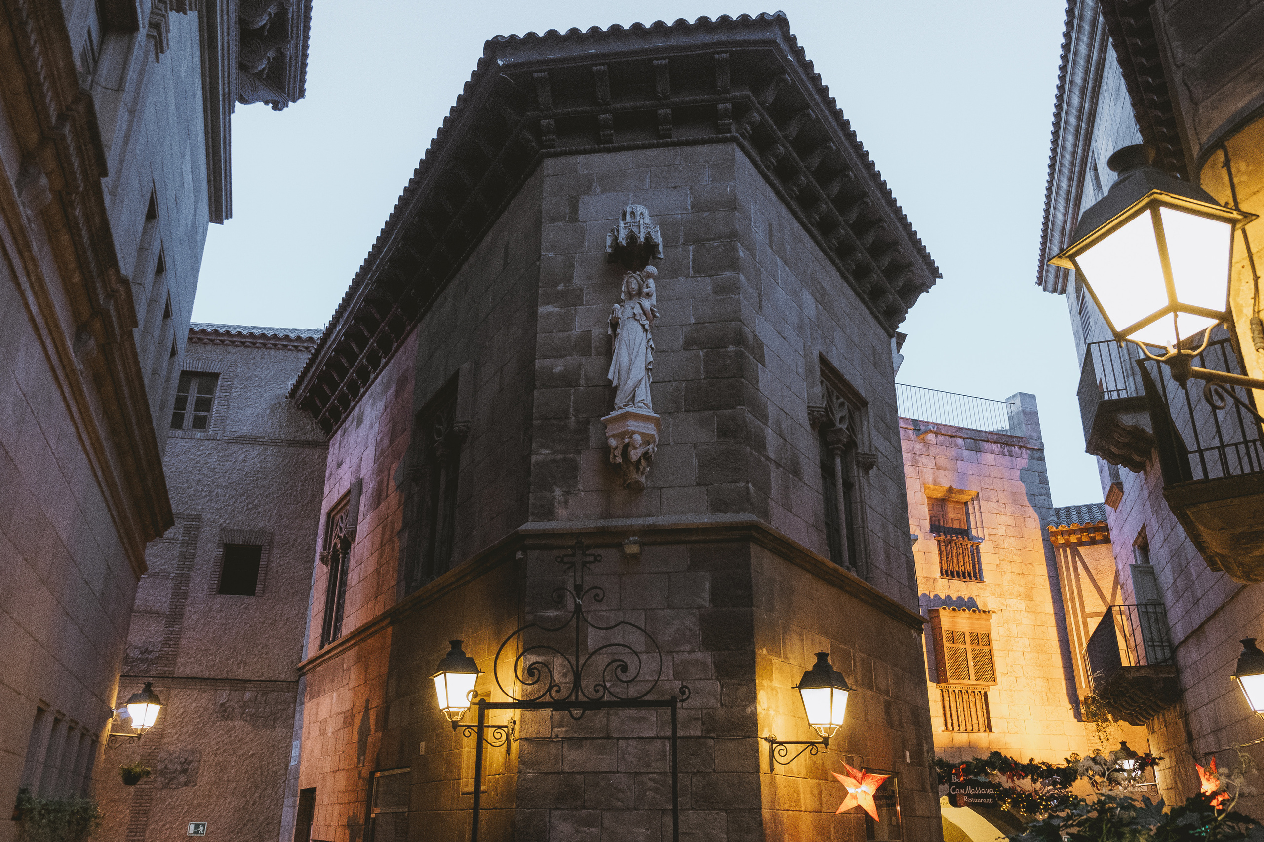 Poble Espanyol (Испанская деревня, исп. Pueblo Español)