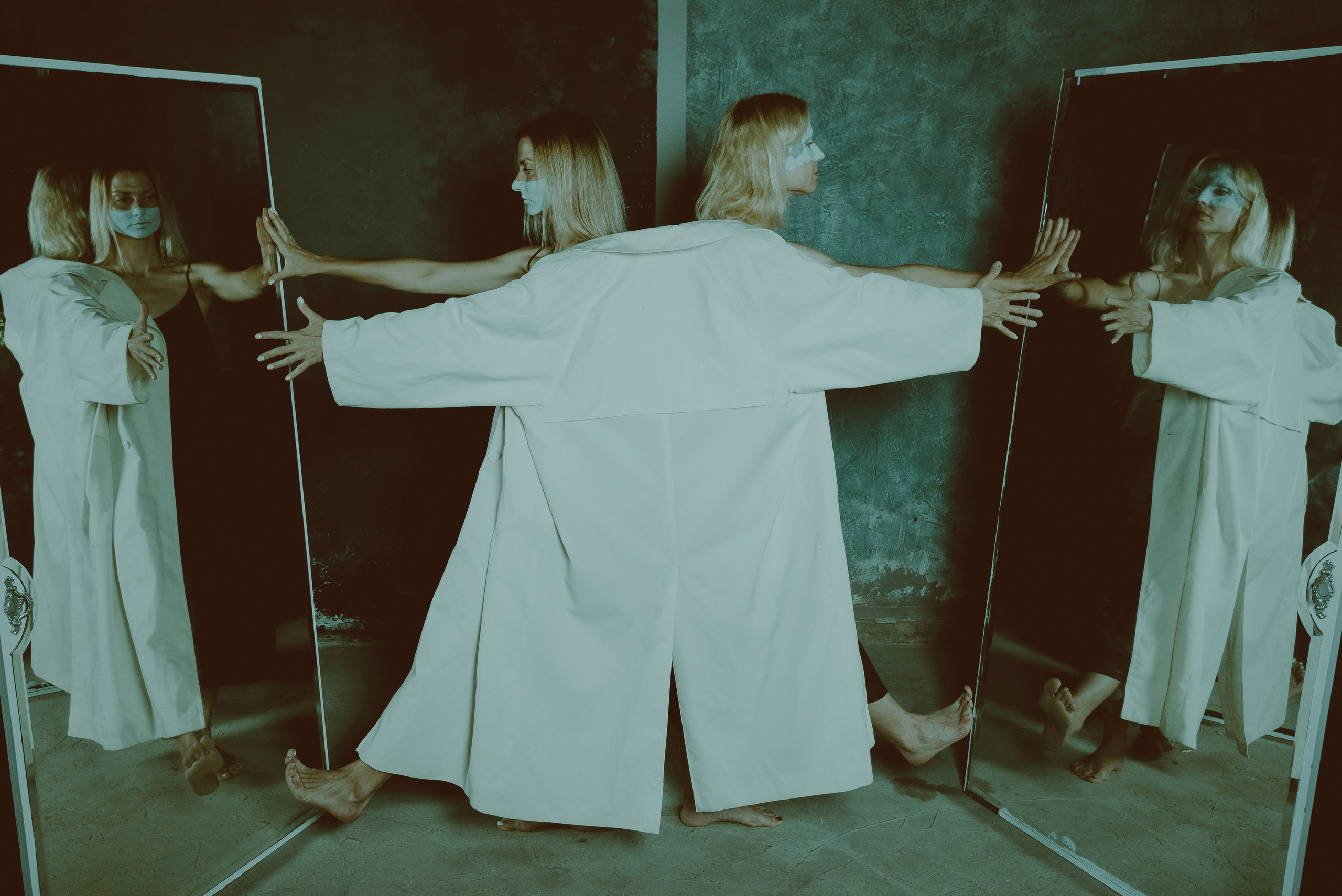 Coherence. Креативная арт-фотосессия с двумя девушками