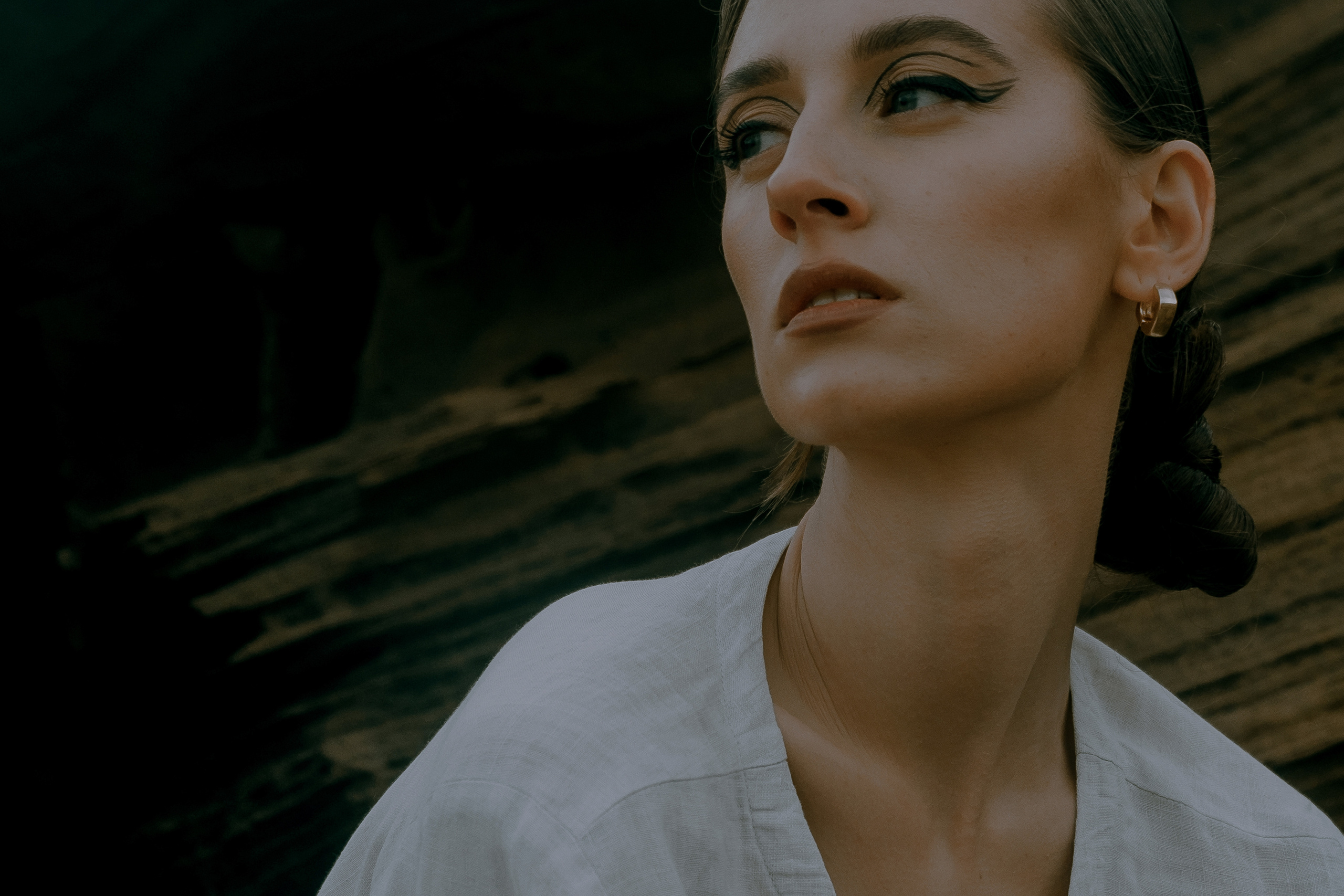 Atmospheric stylized photo shoot by the sea