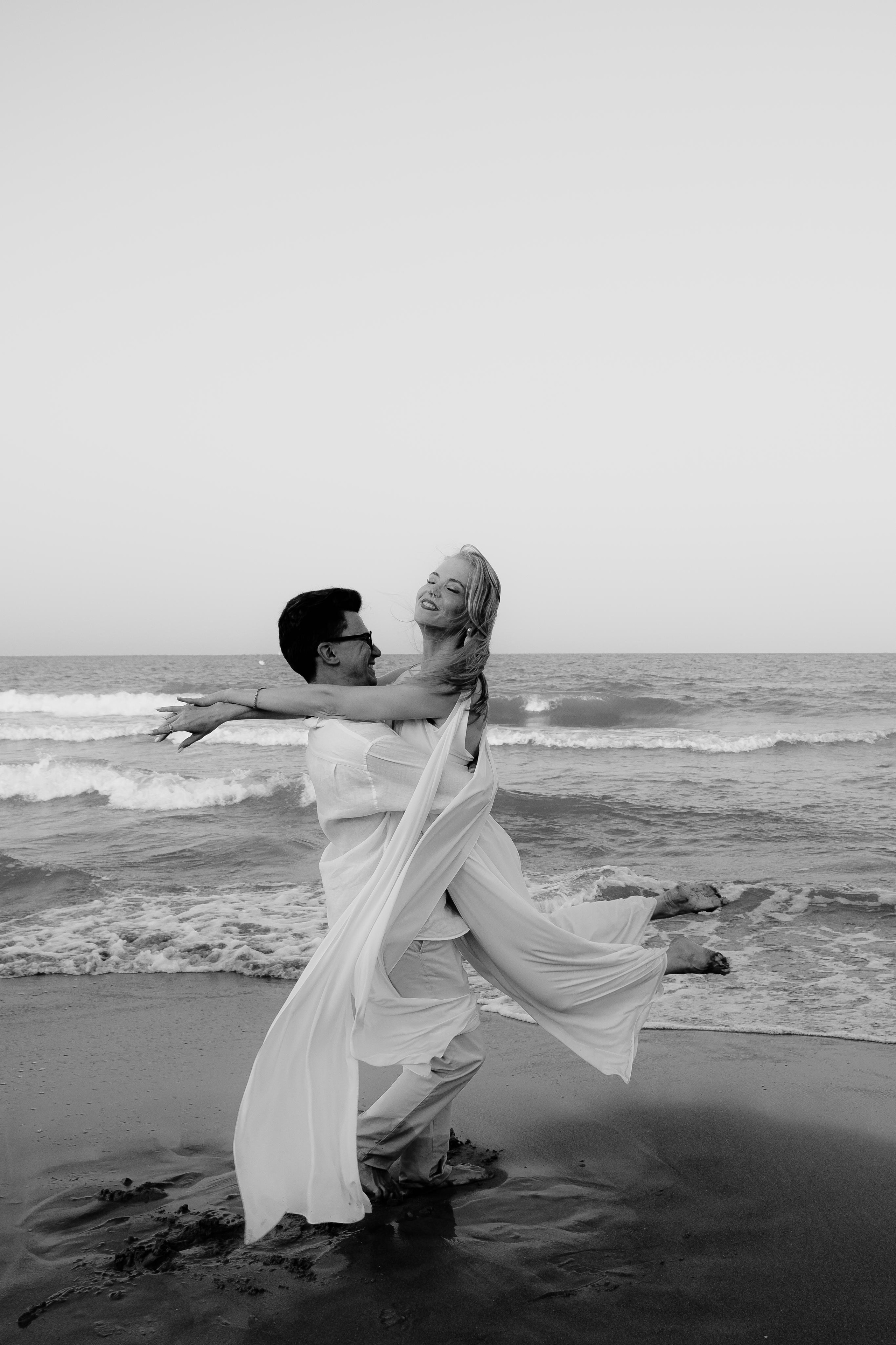 Vika & Slava: Лав стори на диком пляже в Испании