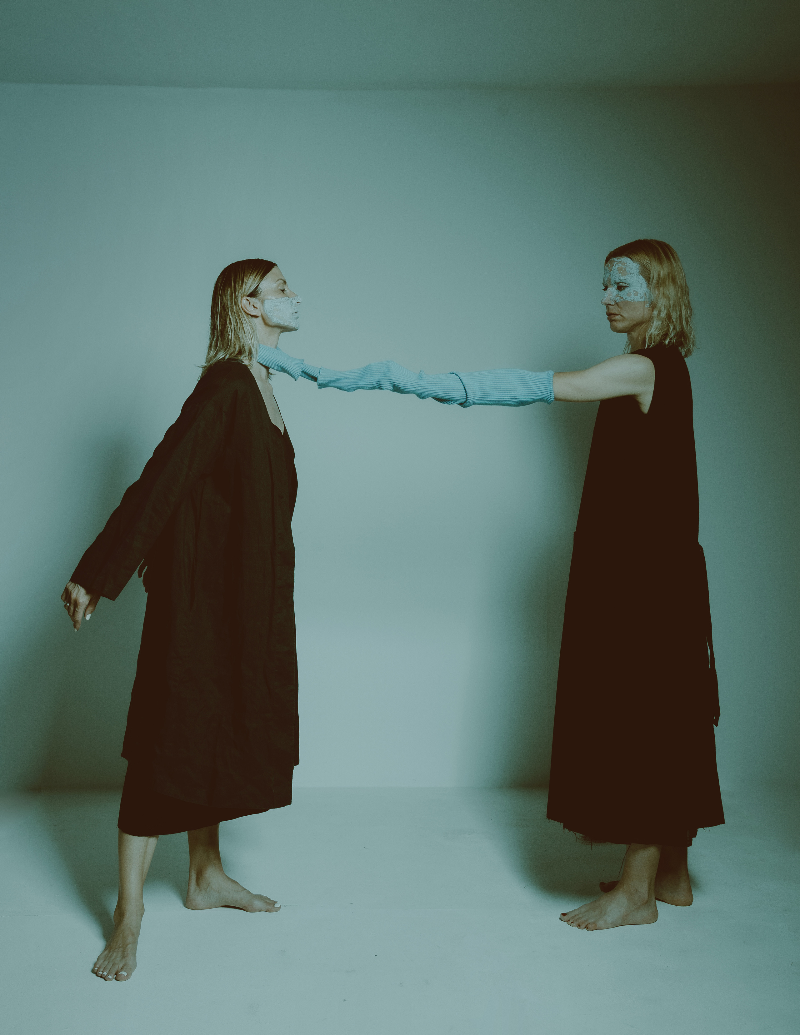 Coherence. Креативная арт-фотосессия с двумя девушками