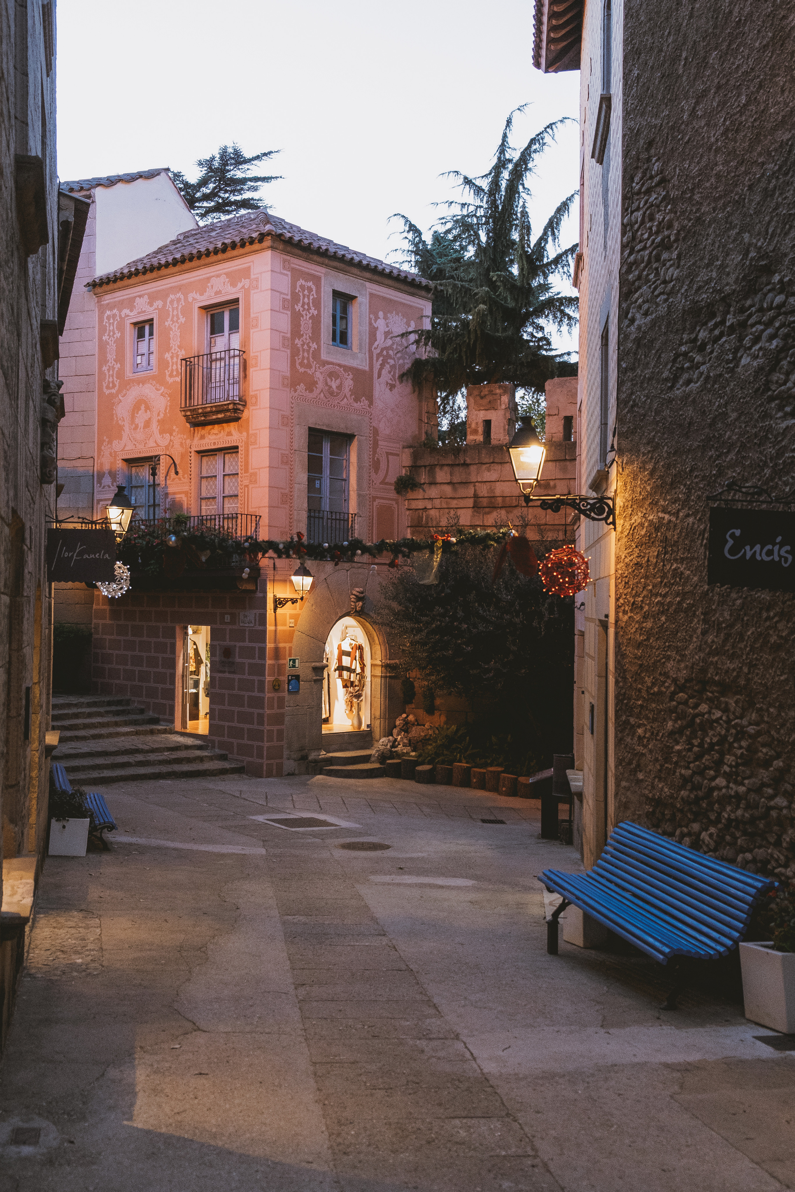 Poble Espanyol (Испанская деревня, исп. Pueblo Español)