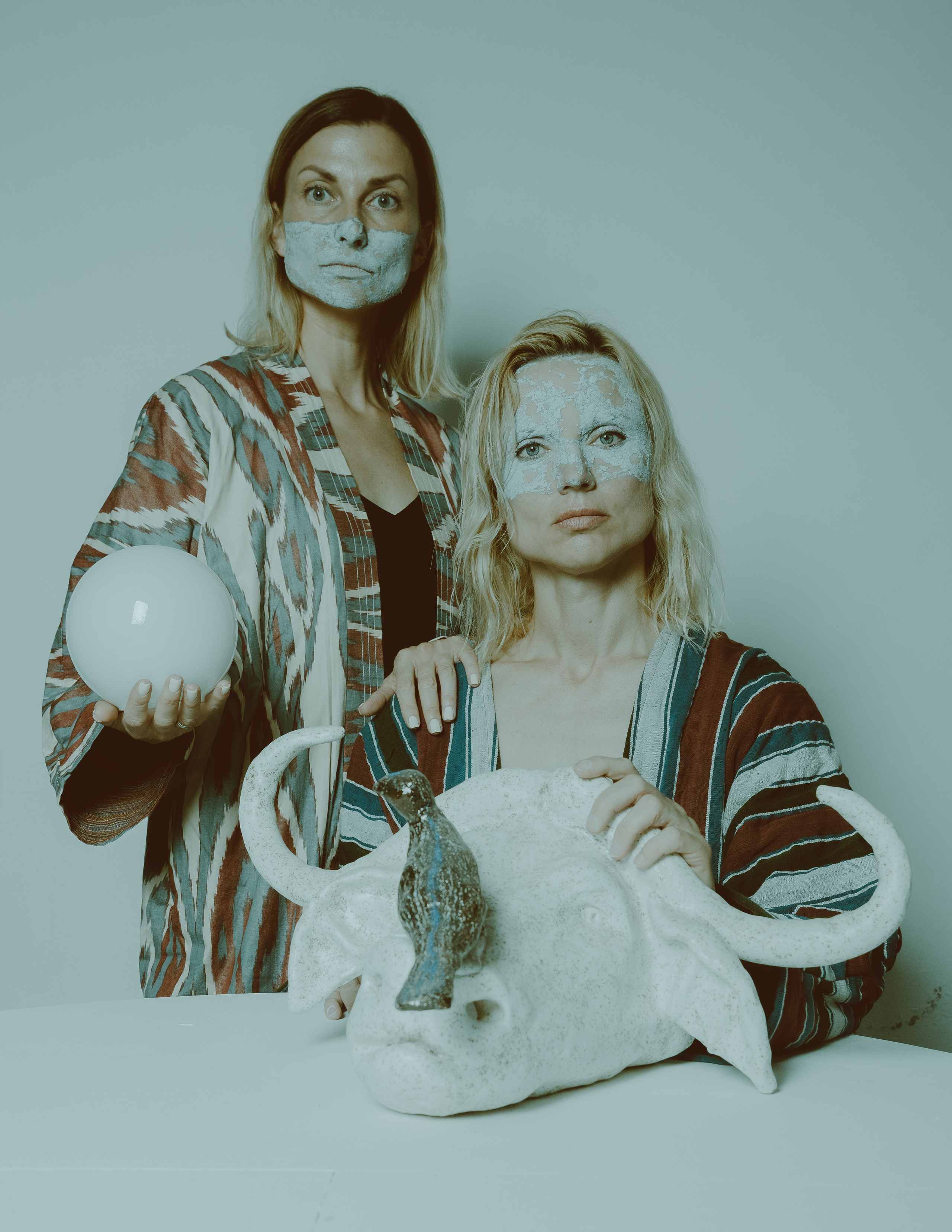 Coherence. Креативная арт-фотосессия с двумя девушками