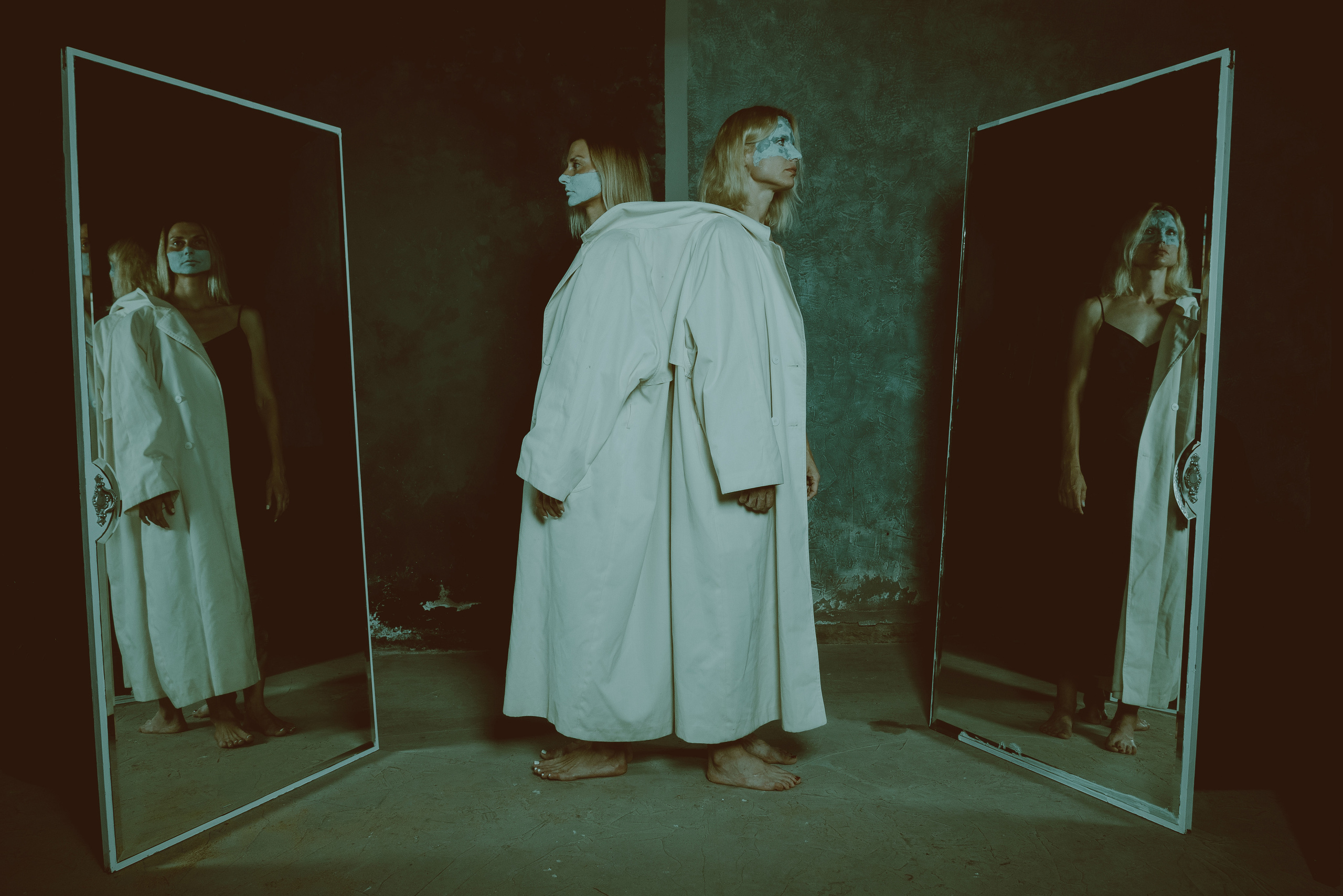 Coherence. Креативная арт-фотосессия с двумя девушками