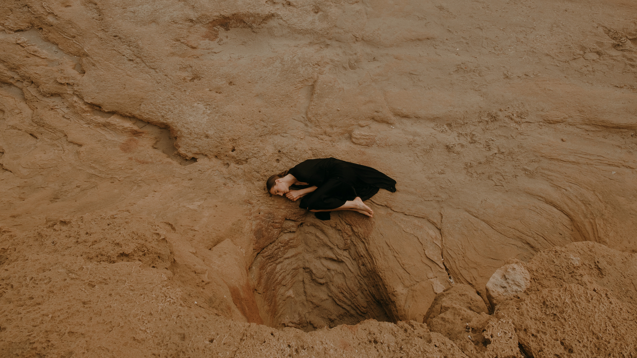 Atmospheric stylized photo shoot by the sea