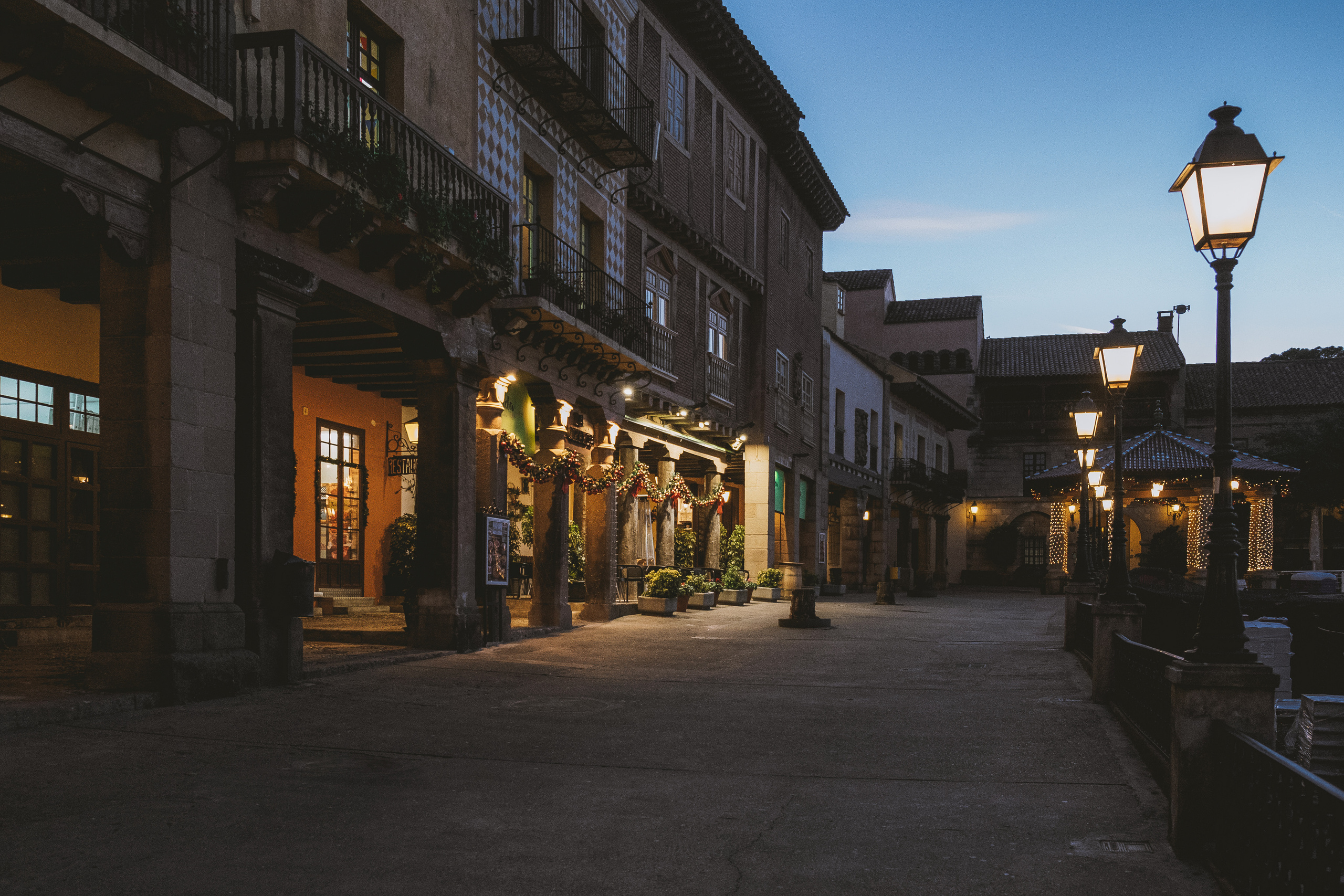 Poble Espanyol (Испанская деревня, исп. Pueblo Español)