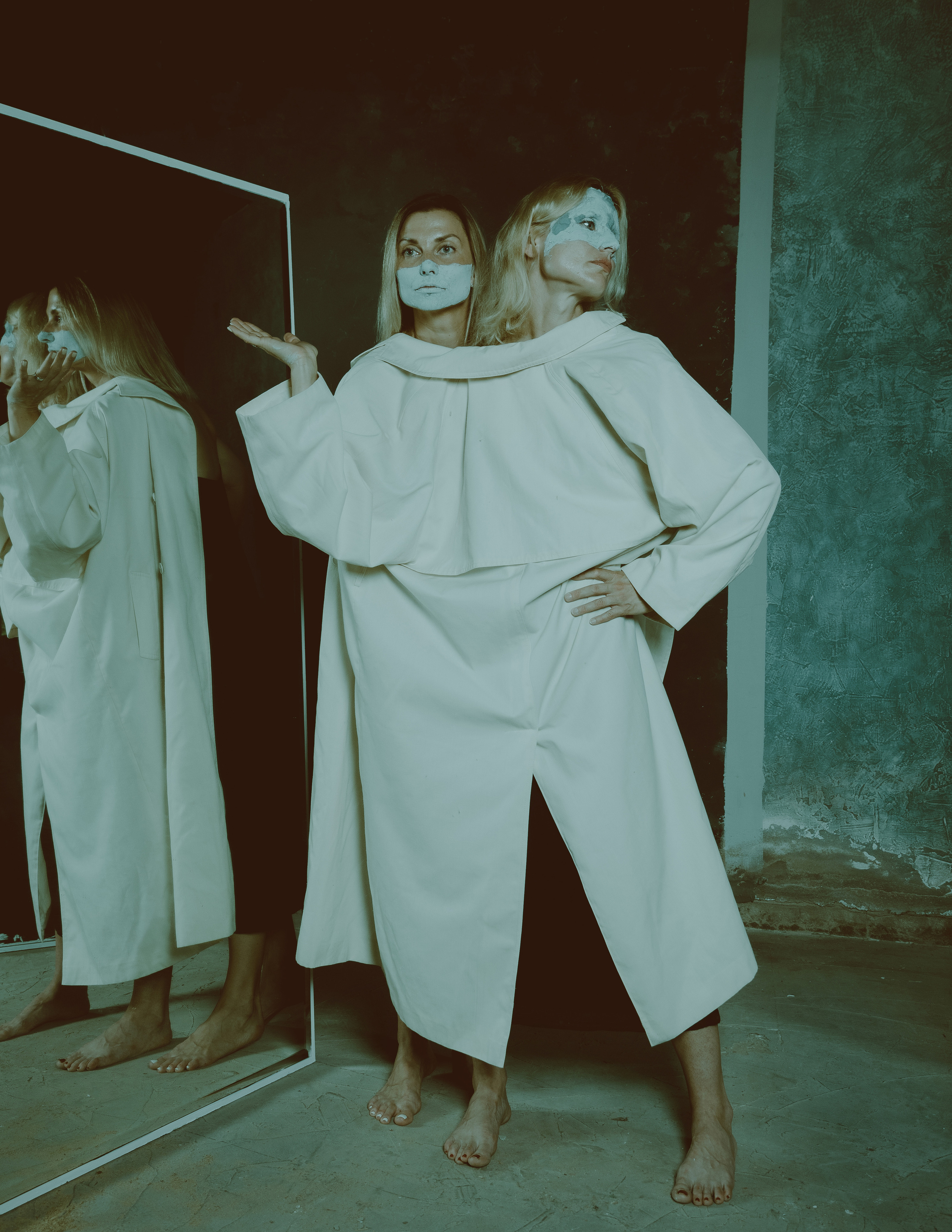 Coherence. Креативная арт-фотосессия с двумя девушками