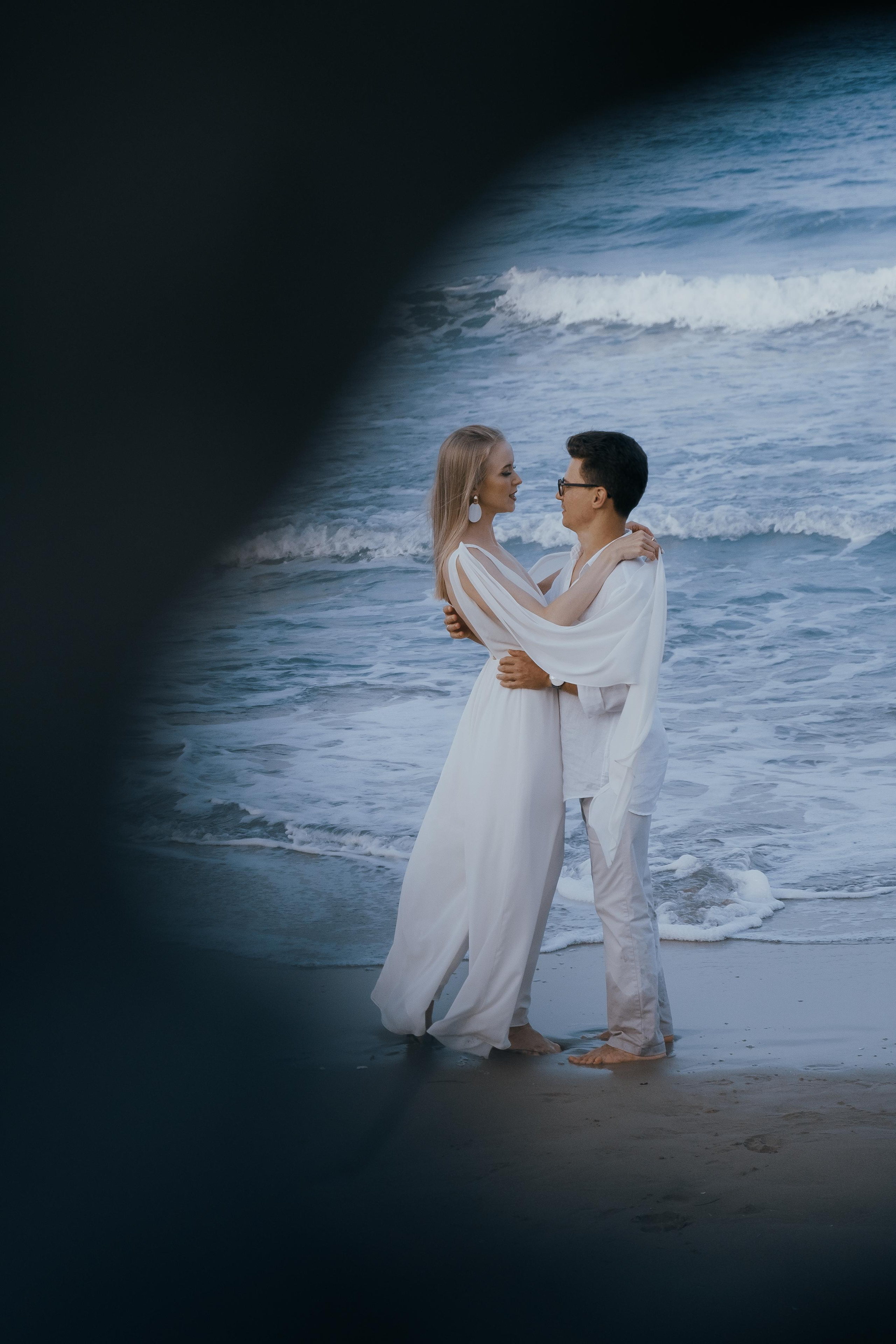 Vika & Slava: Лав стори на диком пляже в Испании