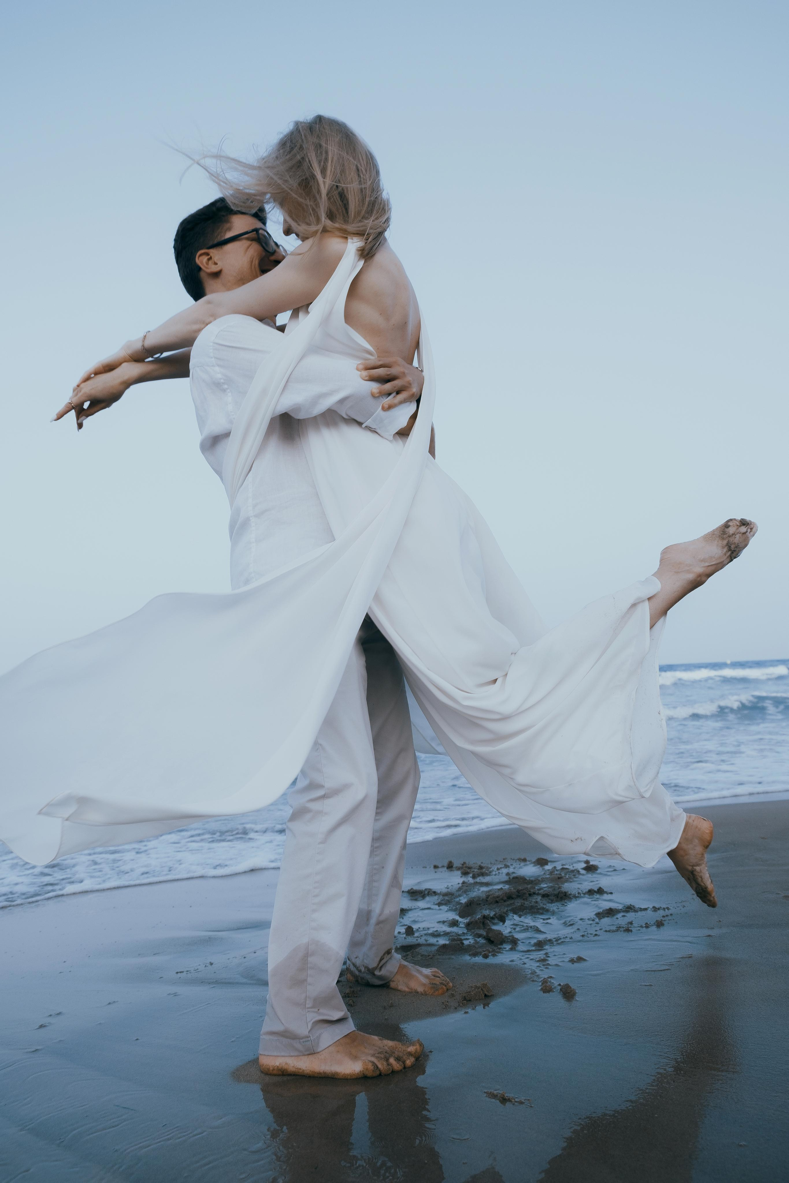 Vika & Slava: Лав стори на диком пляже в Испании