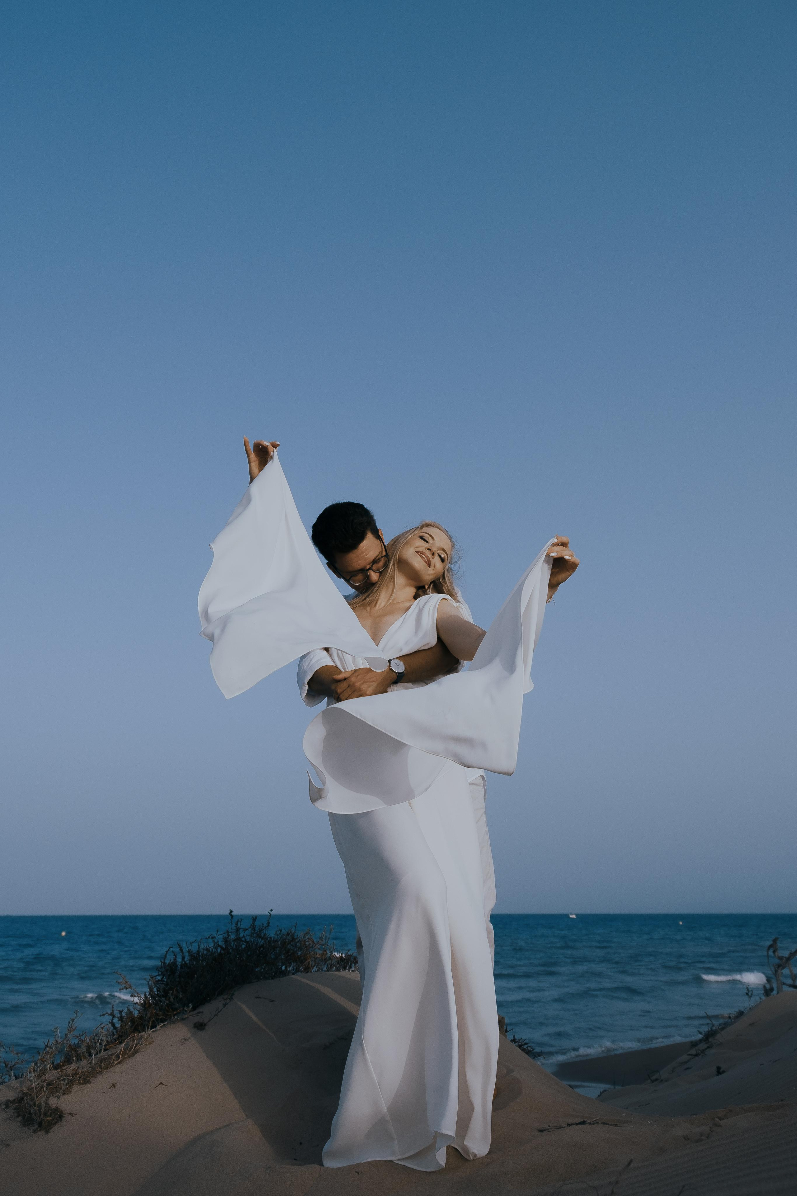 Vika & Slava: Лав стори на диком пляже в Испании