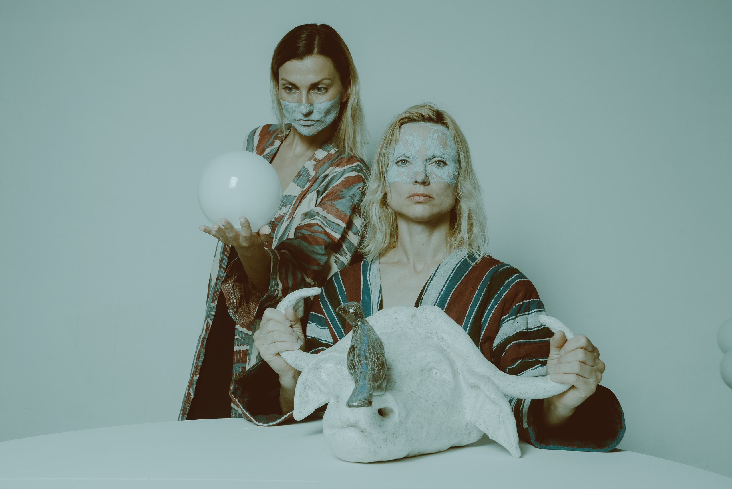 Coherence. Креативная арт-фотосессия с двумя девушками