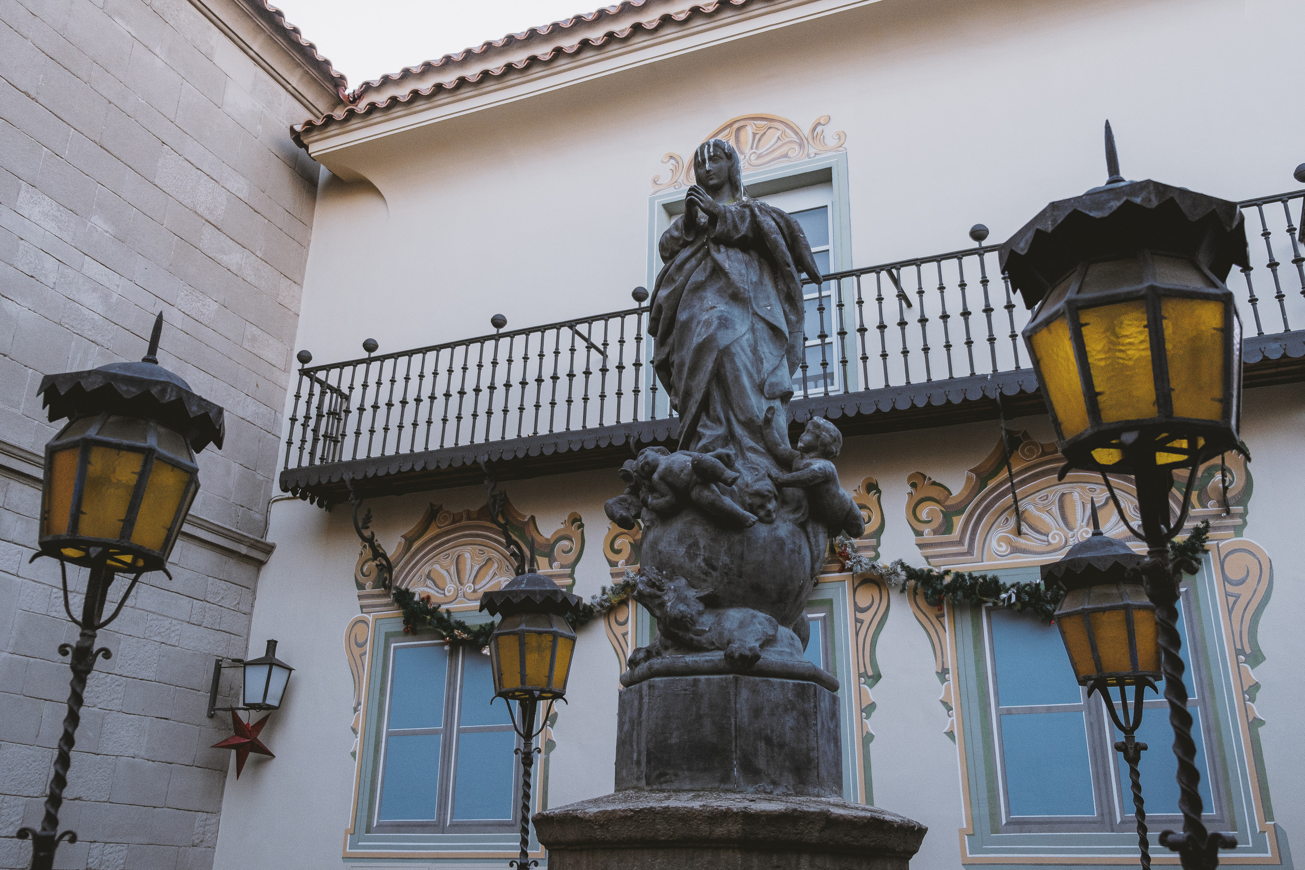 Poble Espanyol (Испанская деревня, исп. Pueblo Español)
