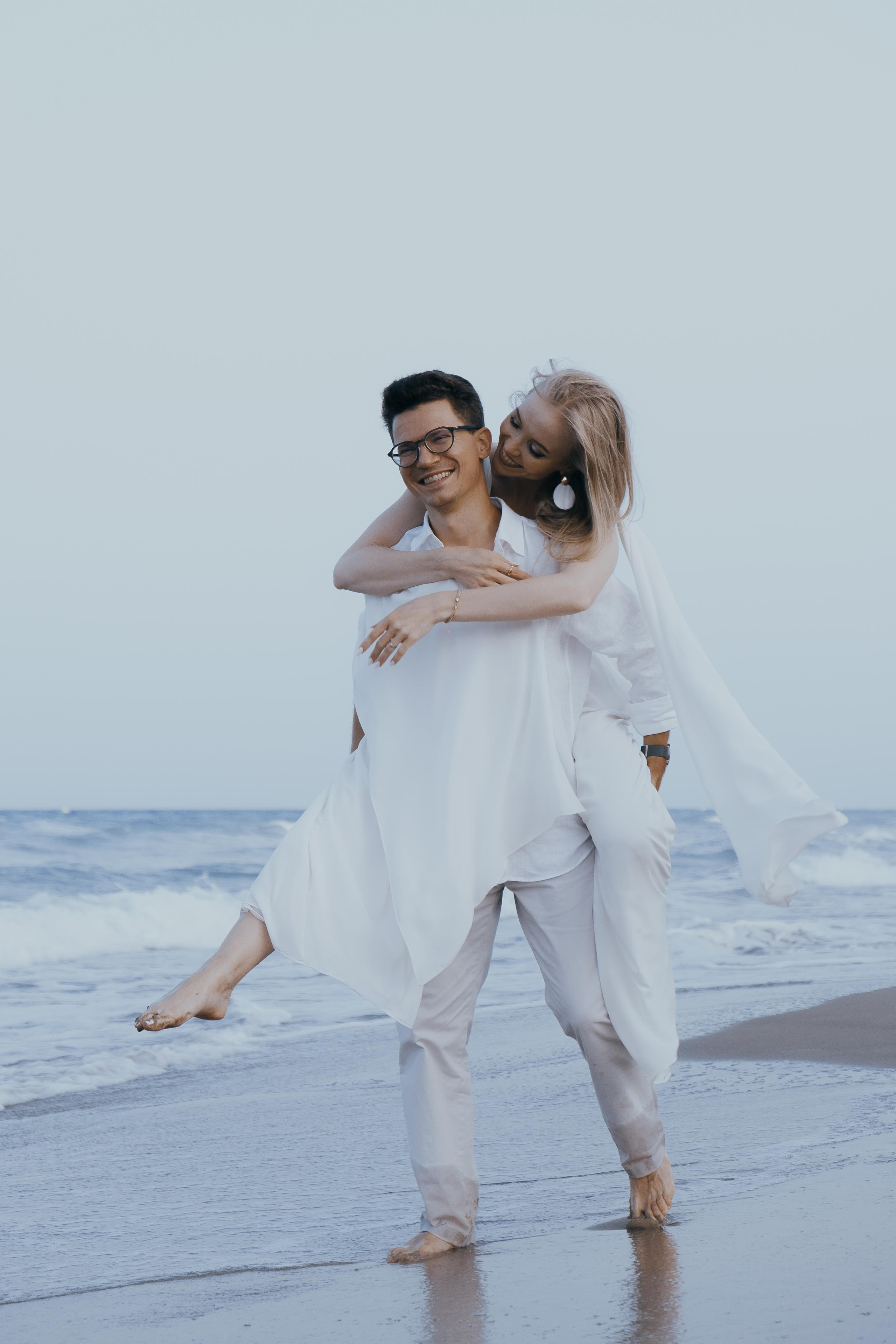 Vika & Slava: Лав стори на диком пляже в Испании