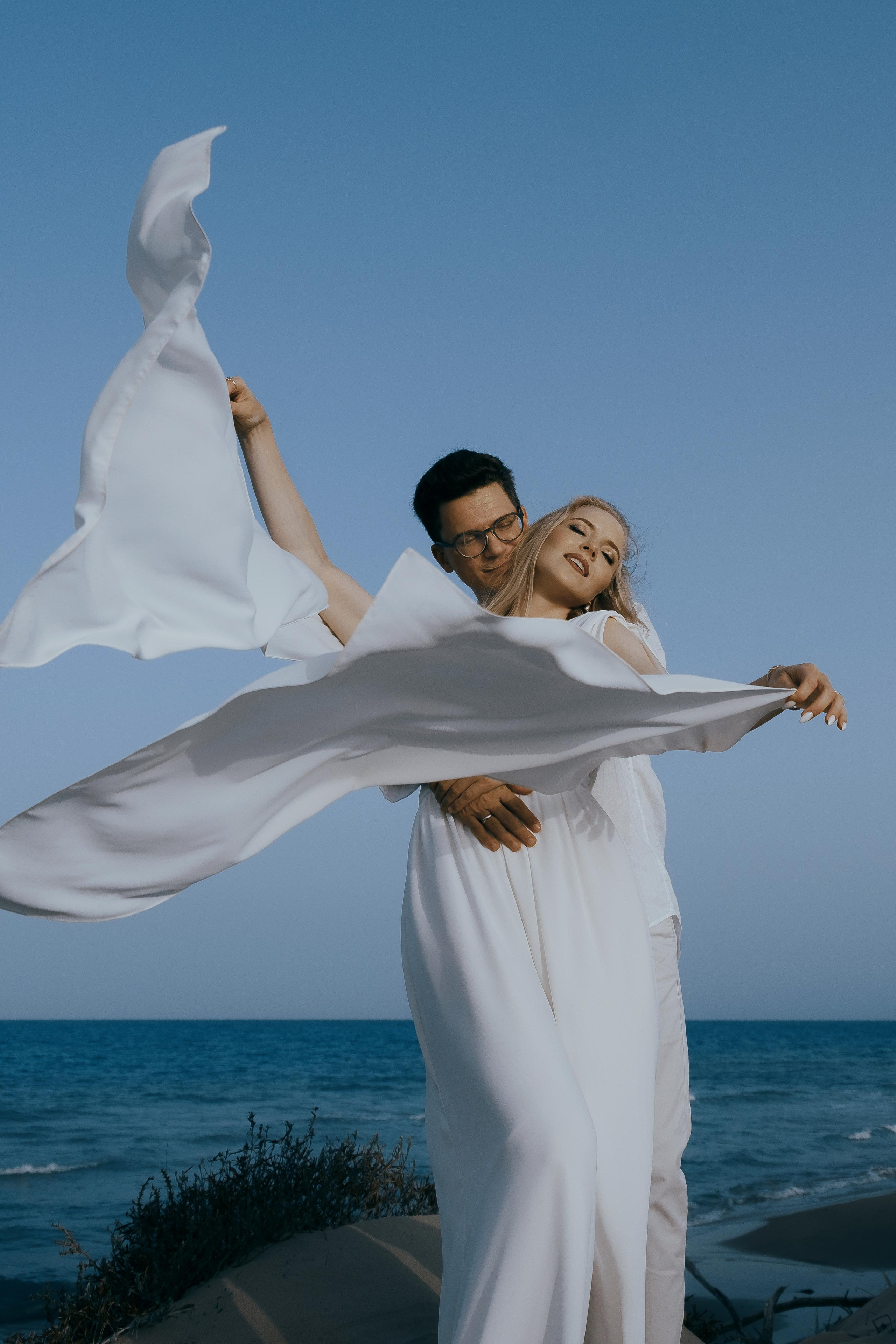 Vika & Slava: Лав стори на диком пляже в Испании