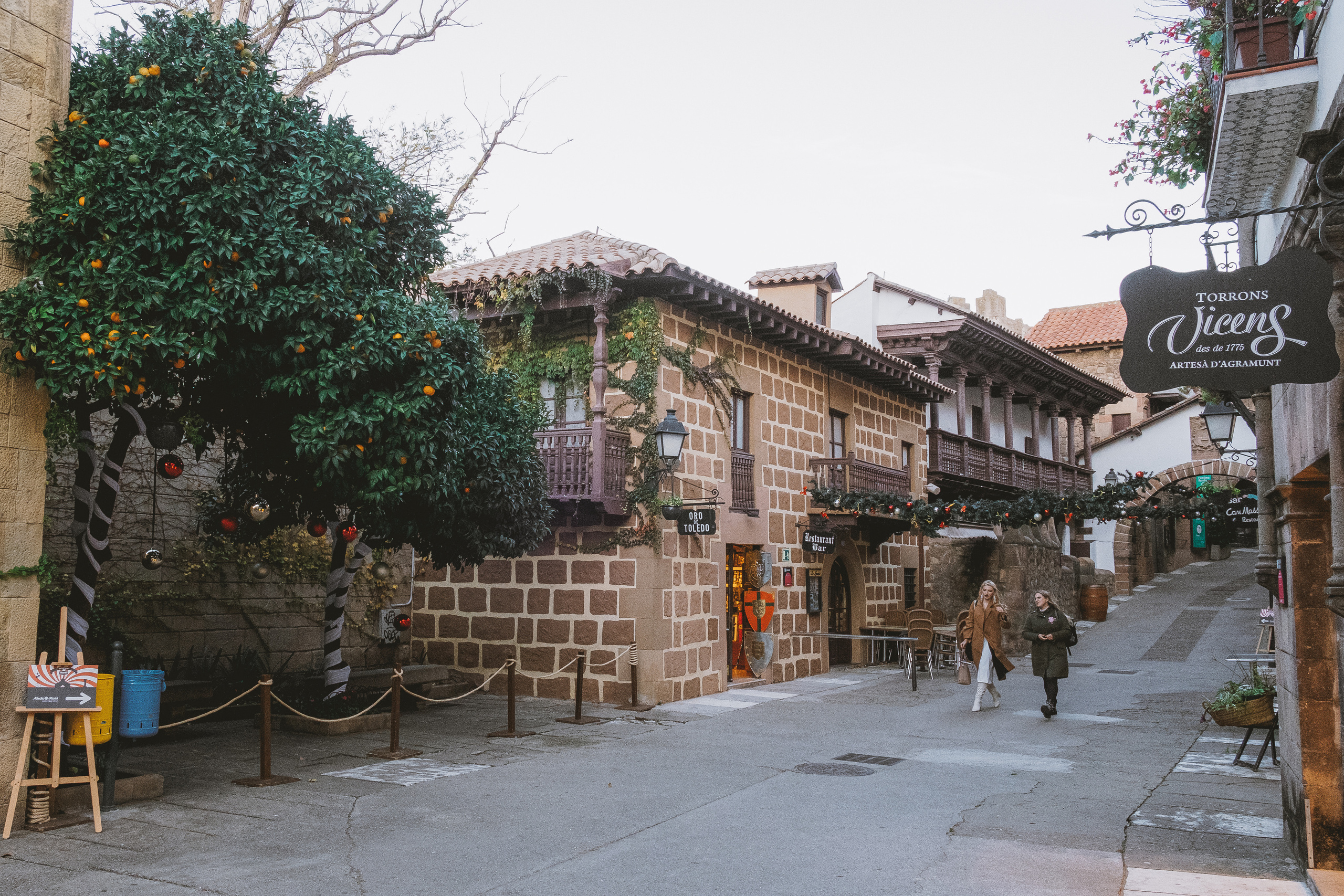 Poble Espanyol (Испанская деревня, исп. Pueblo Español)