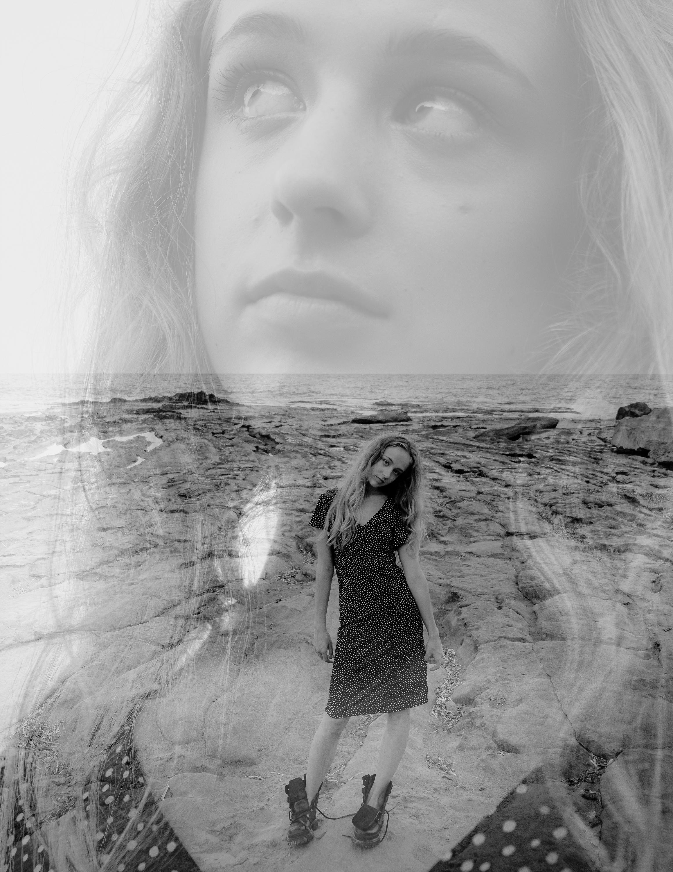 Anastasia. Атмосферная фотосессия на каменистом пляже для юной модели