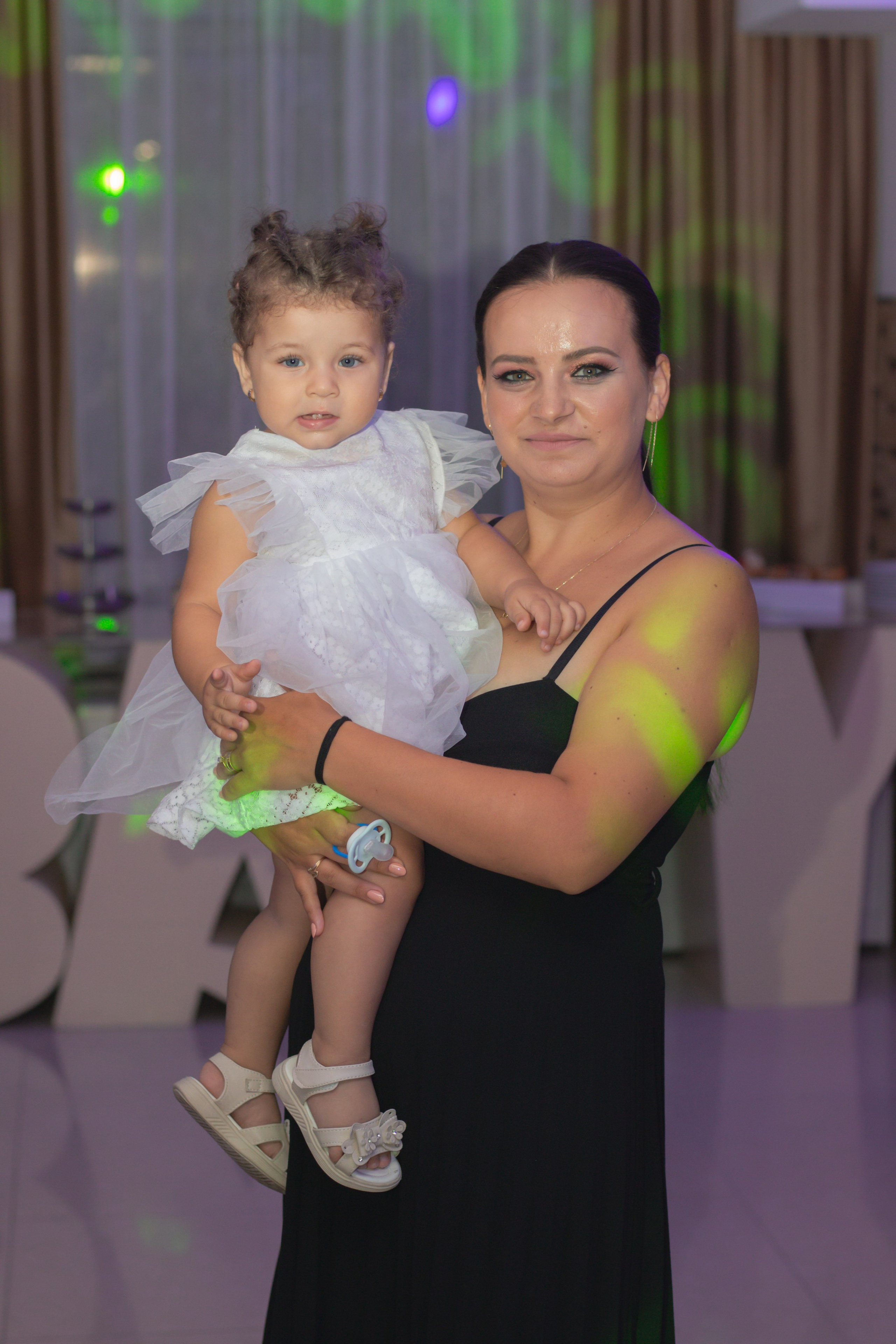 Ariana. Fotograf si videograf — evenimente si studio