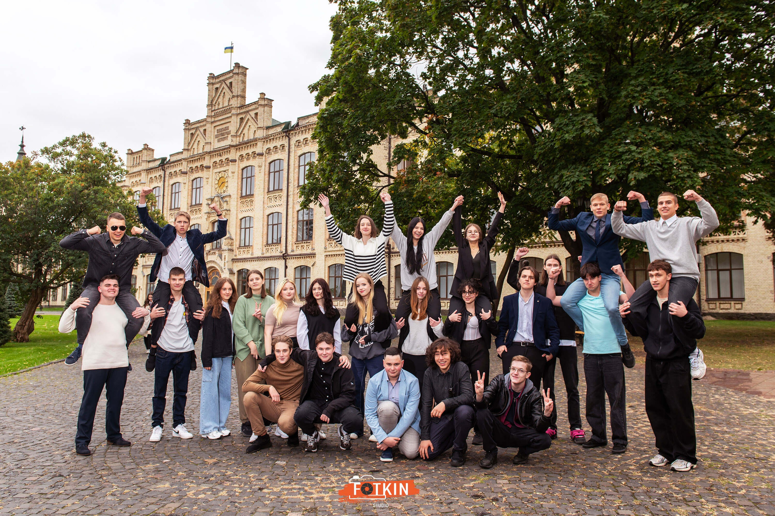 Випускний альбом для 9 та 11 класу замовити в Києві. Випускні альбоми фотокниги Київ та Дніпро