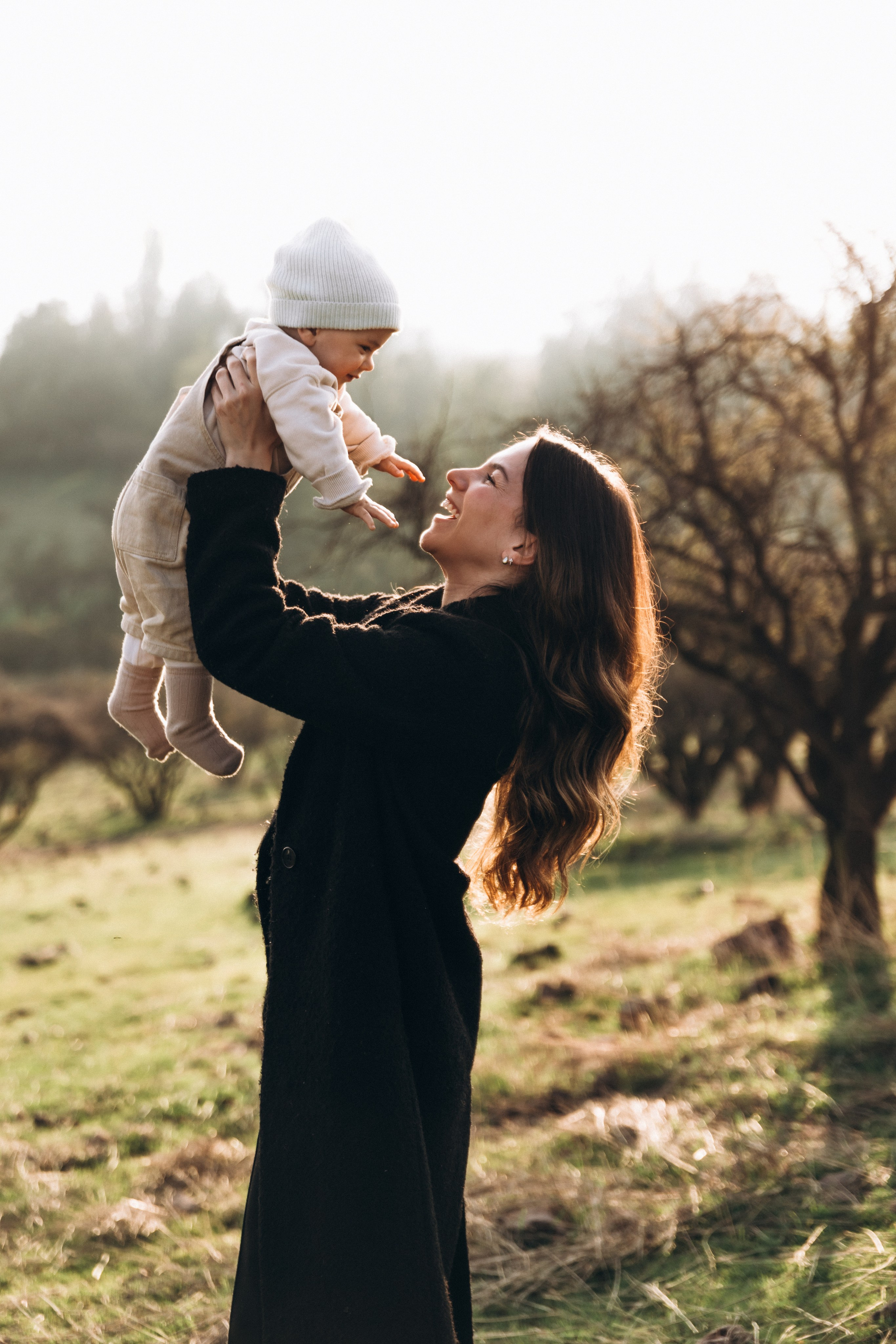 Sesión familiar con caballos en la montaña — Naturaleza y ternura. Photographer in Santiago, Chile Anna Almazova