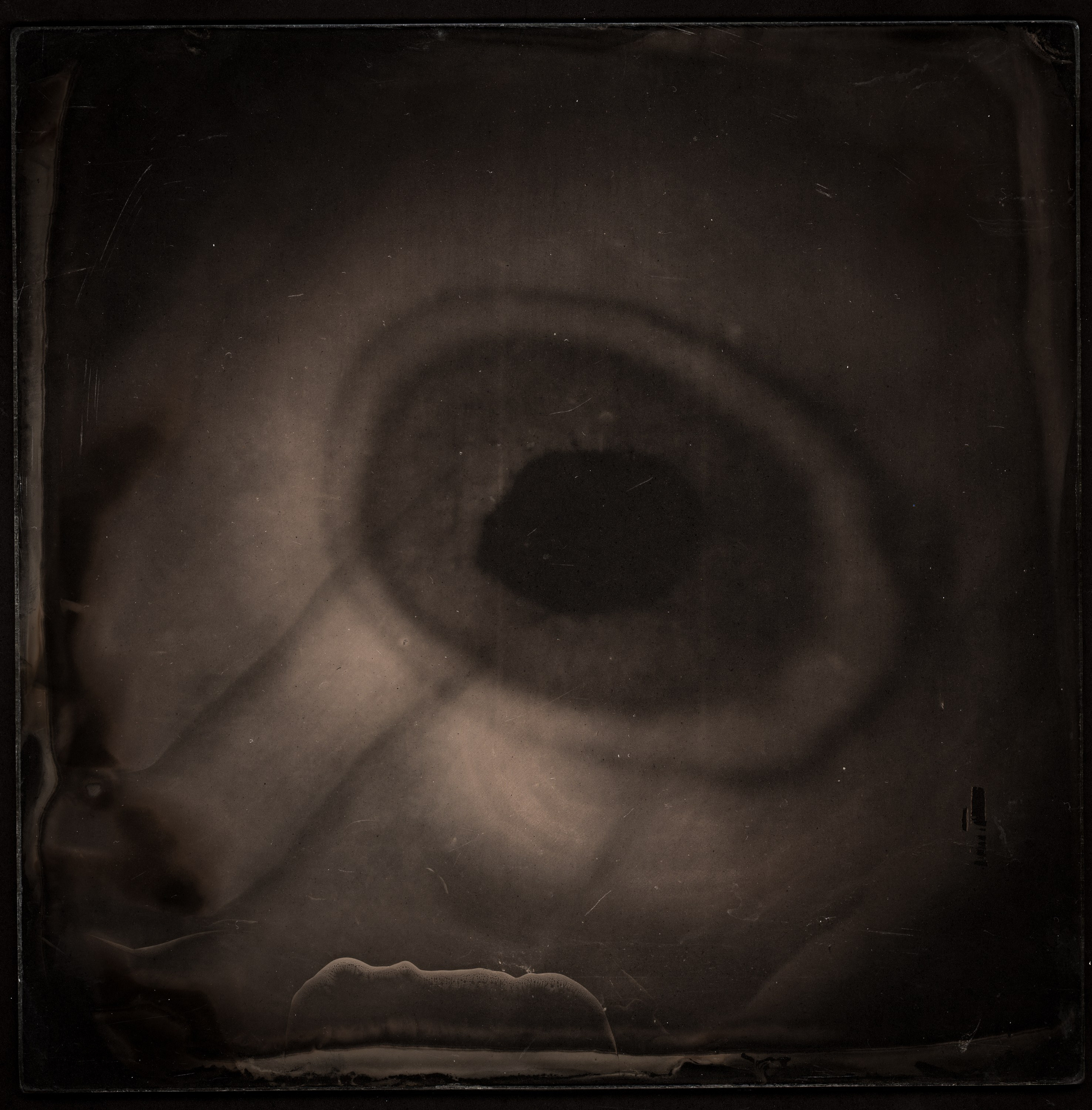 APPARITIONE. Adriano Escanhuela — Experimental