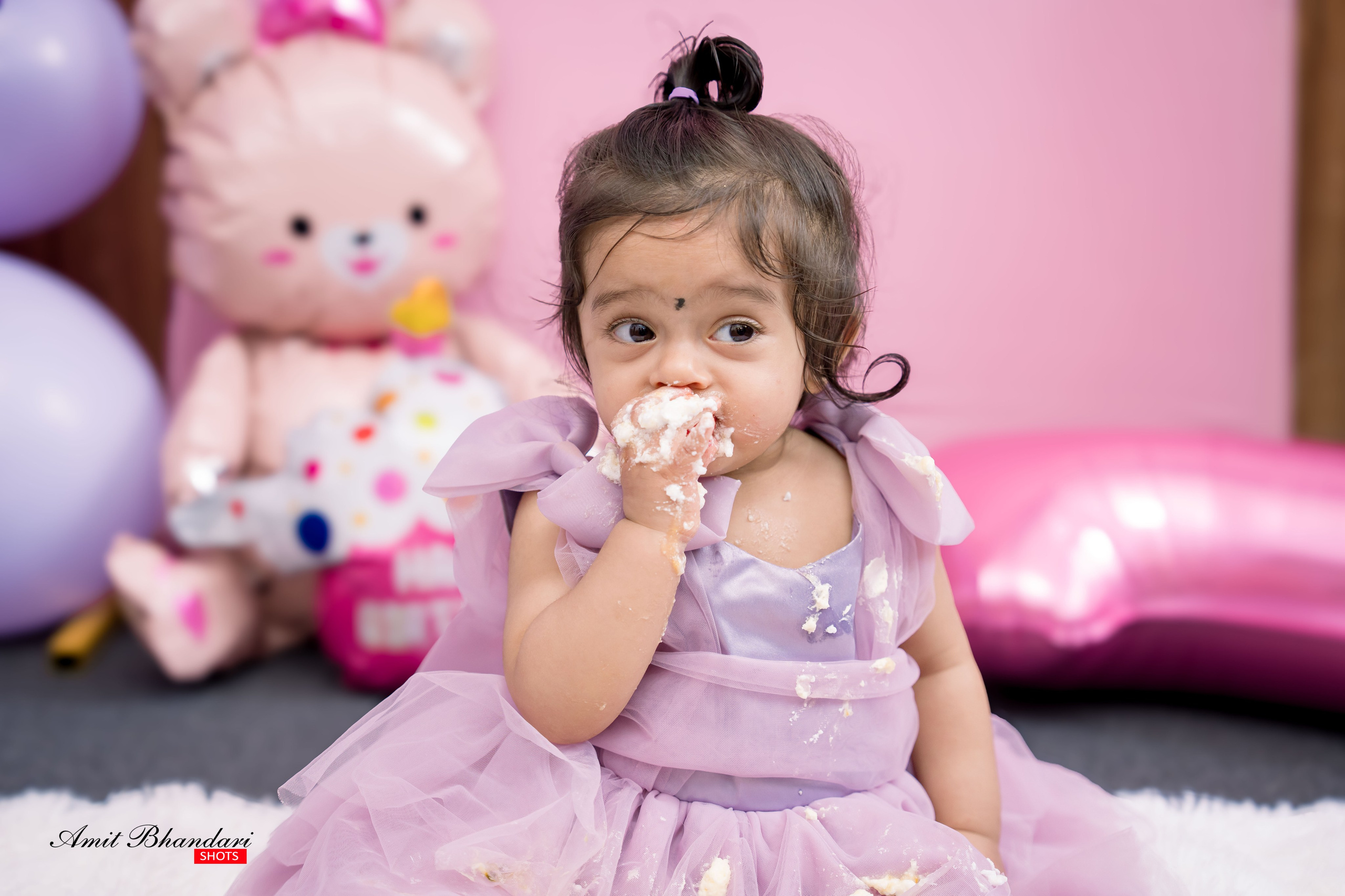 Yuhana’s Cake Smash Session. Freelance Photographer in Newcastle & Central Coast