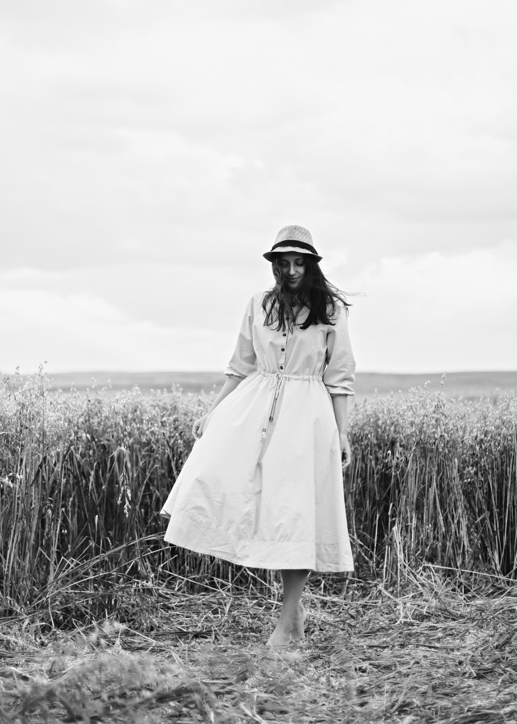 Katya | tenderness in the field. Kaja | fotograf psów we Wrocławiu