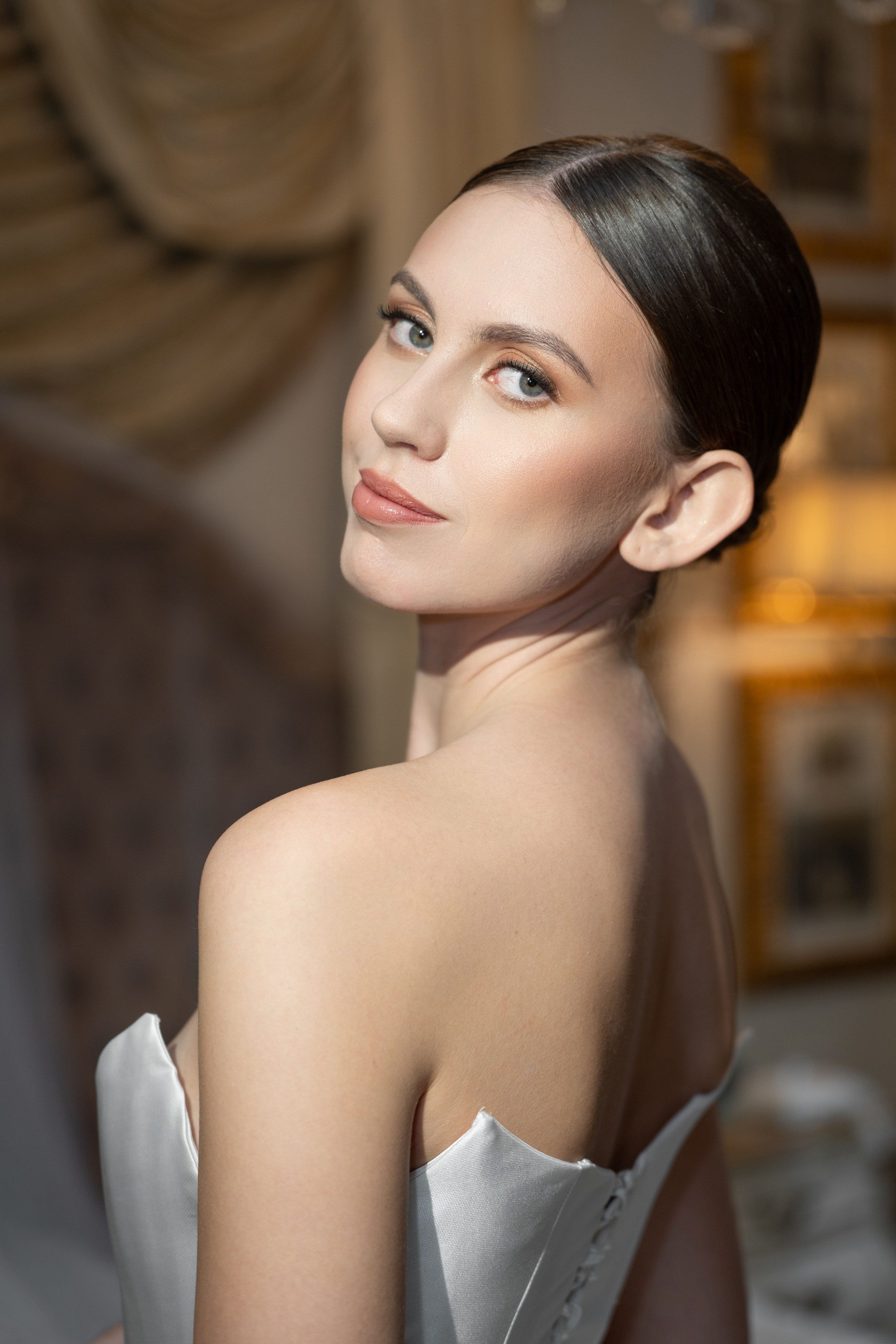 Elegant bridal beauty look for ceremony in Italy