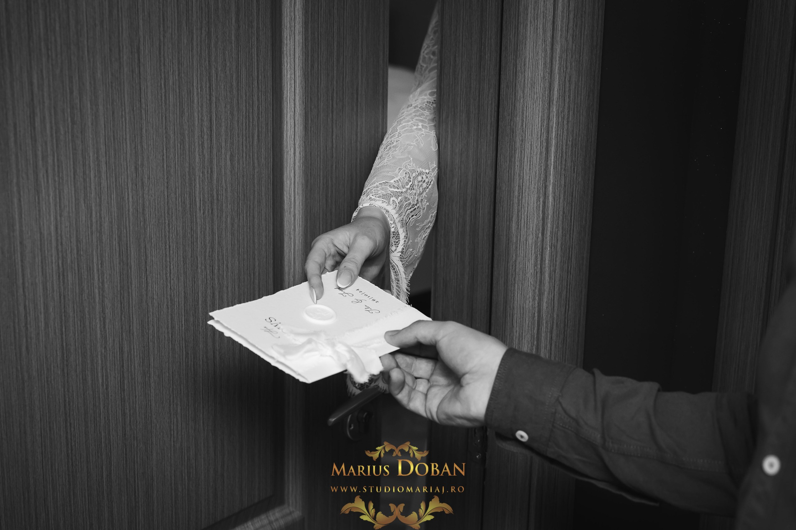 Iulia & Joszeph — preparing & details. Marius Doban