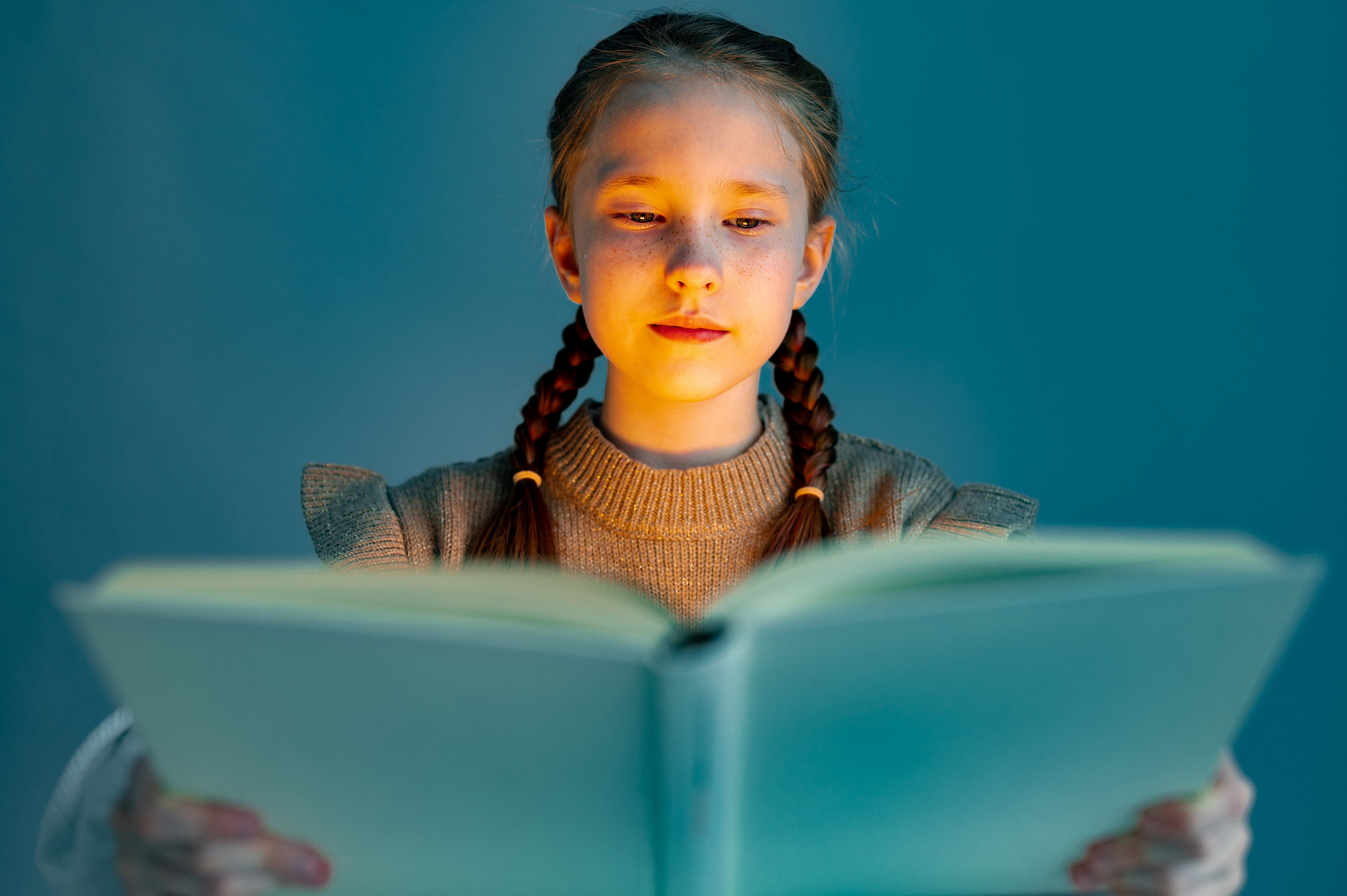 Polina — school yearbook. Photographer Yulia Lushnikova, Based in Valencia