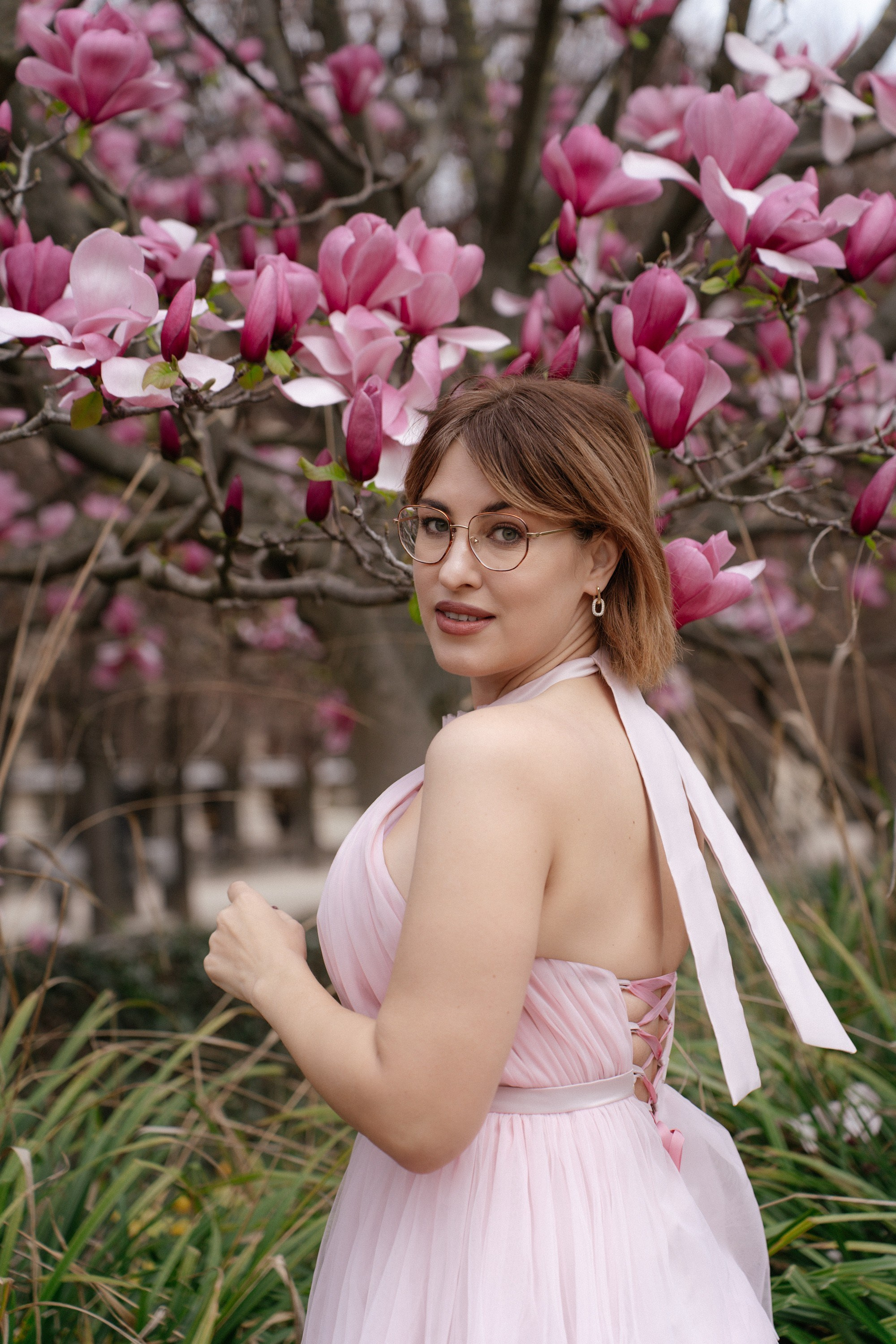 Solo Portrait Session: Magnolias. Paris Photographer & Videographer