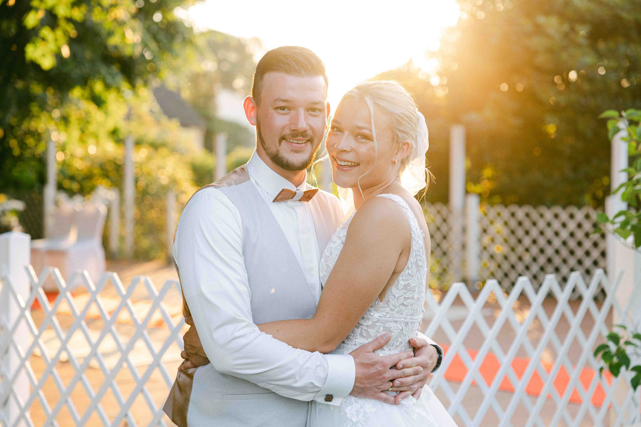 brautpaar bei ihrer hochzeit im ak happiness 