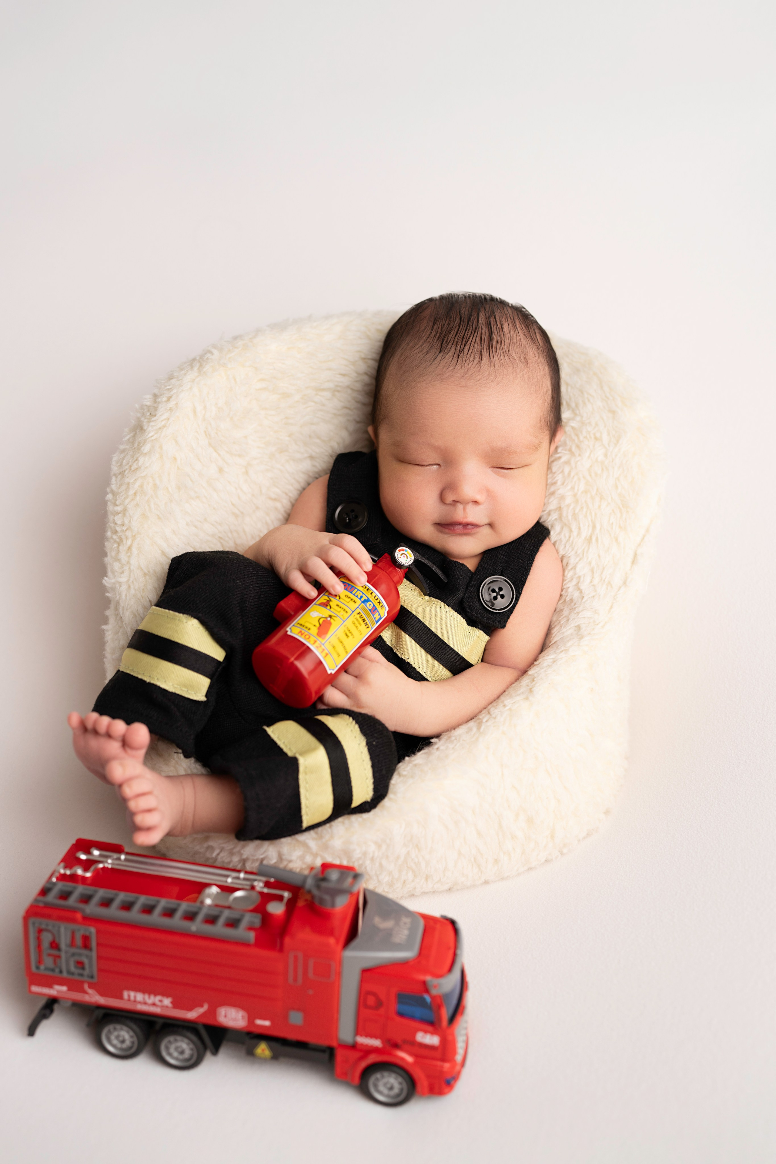 NEWBORN PHOTOGRAPHY. Newborn, Sitter and Cake Smash Photographer in Doha, Qatar