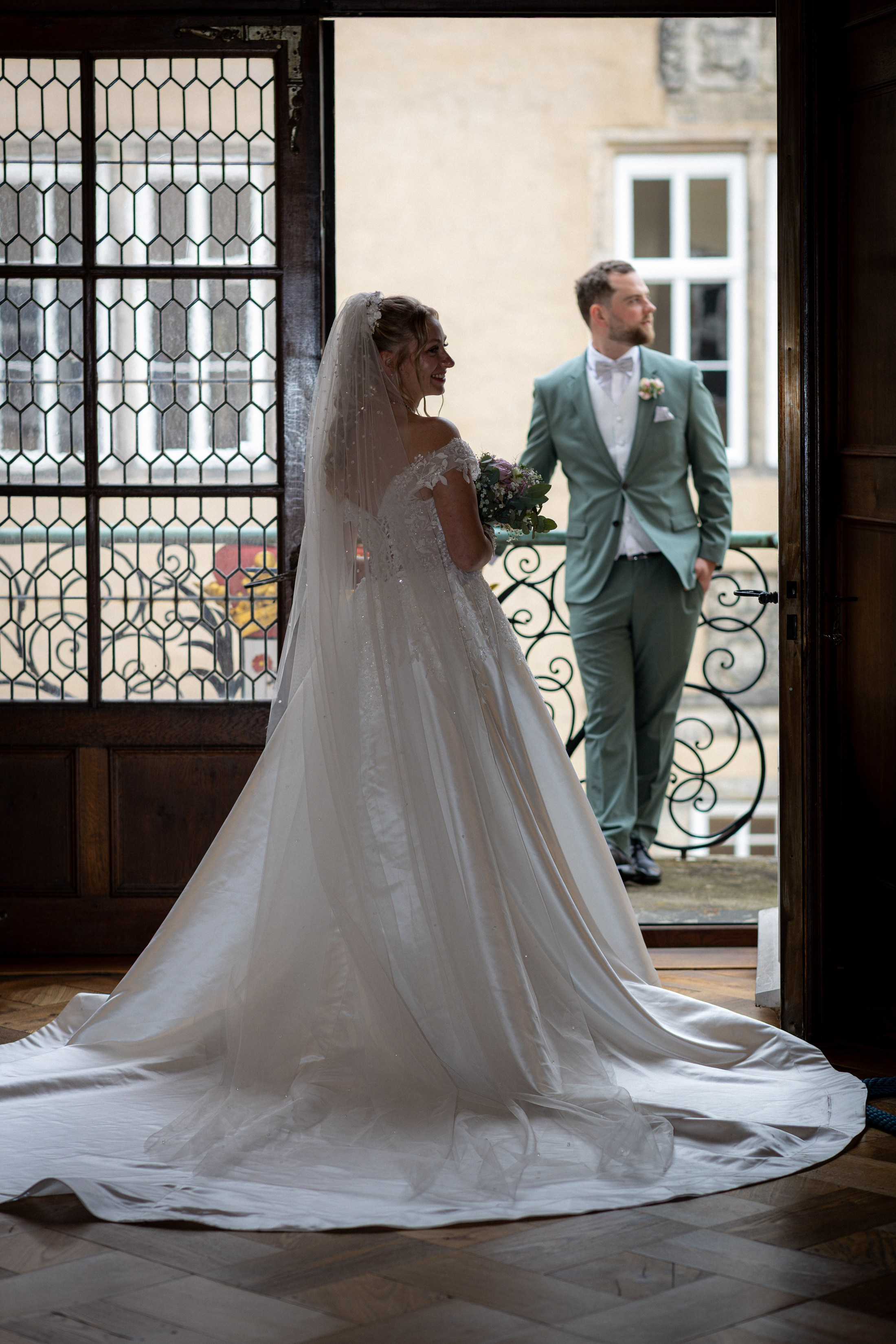 Hochzeit im Schloss Detmold – Kreatives Hochzeit Fotoshooting & Emotionale Hochzeitsreportagen!. Hochzeitsfotografin in Gütersloh | Authentische Hochzeitsreportagen | TK Photographie