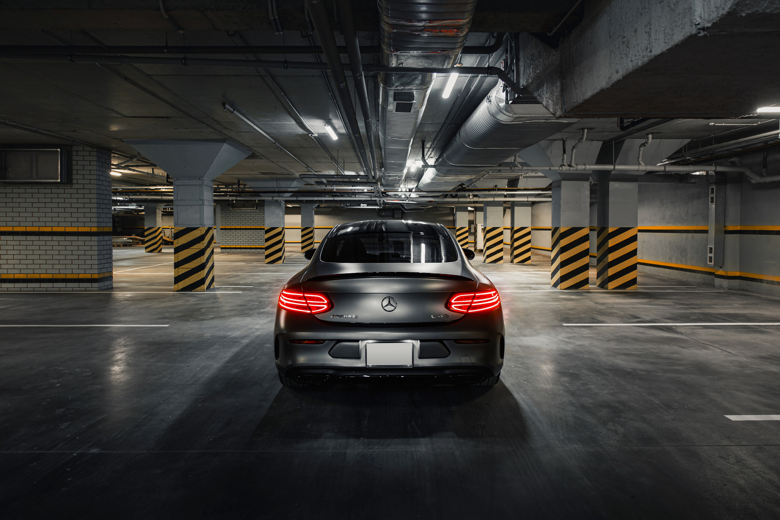 Mercedes-Benz C43 AMG. Photographe de voitures à Paris — Vitalii Motruk