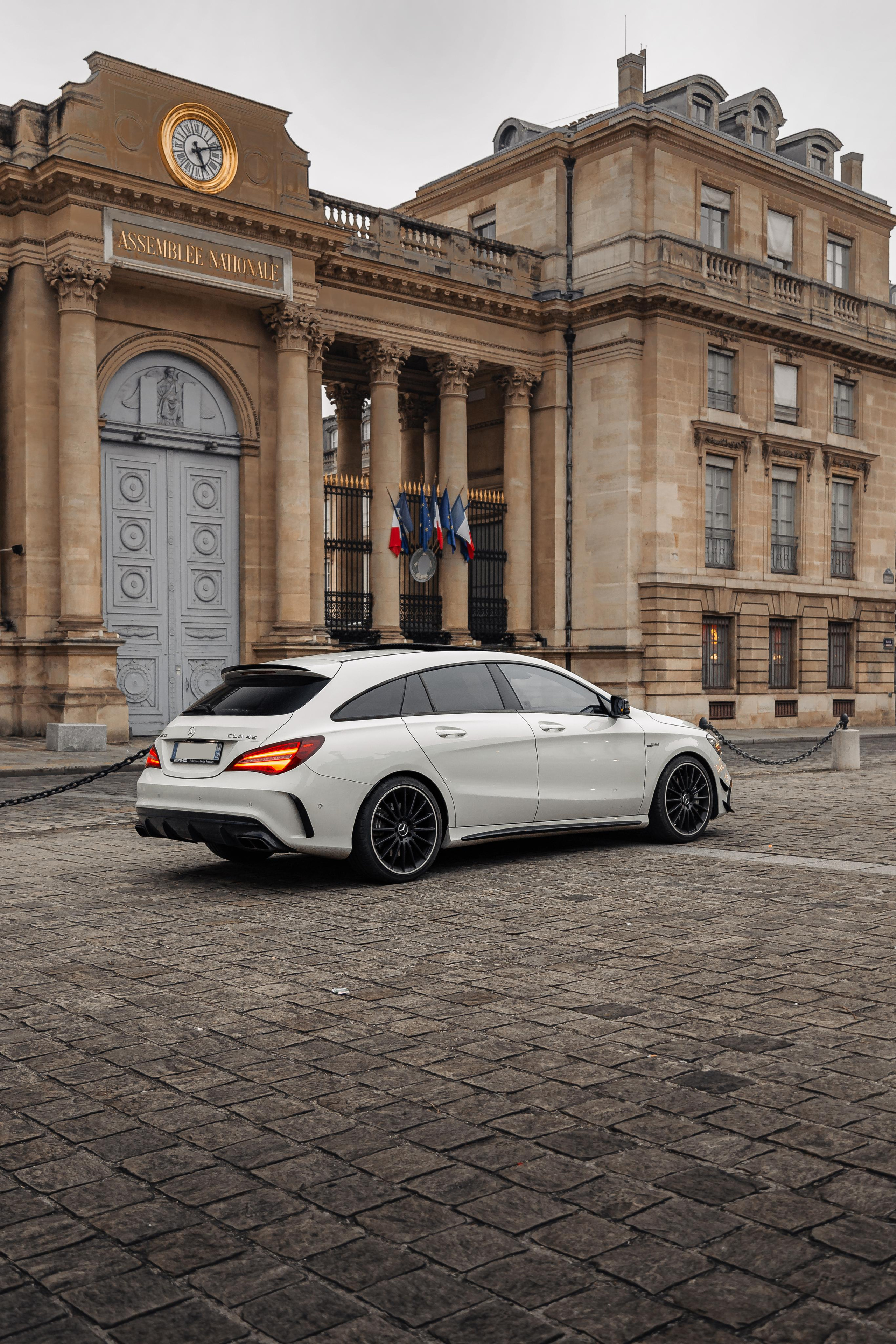 Mercedes-Benz CLA 45 AMG. Photographe de voitures à Paris — Vitalii Motruk