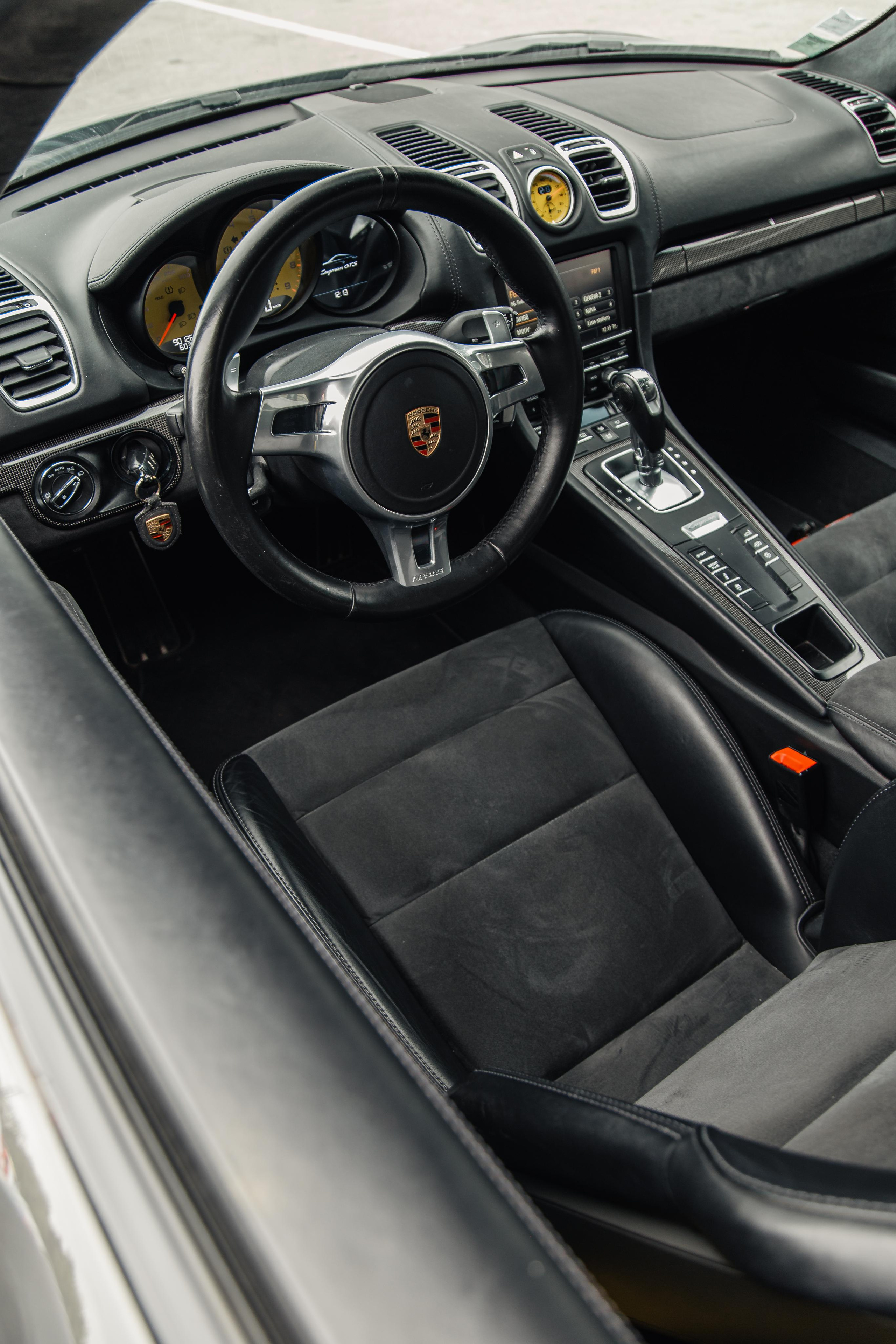 Porsche Cayman. Photographe de voitures à Paris — Vitalii Motruk