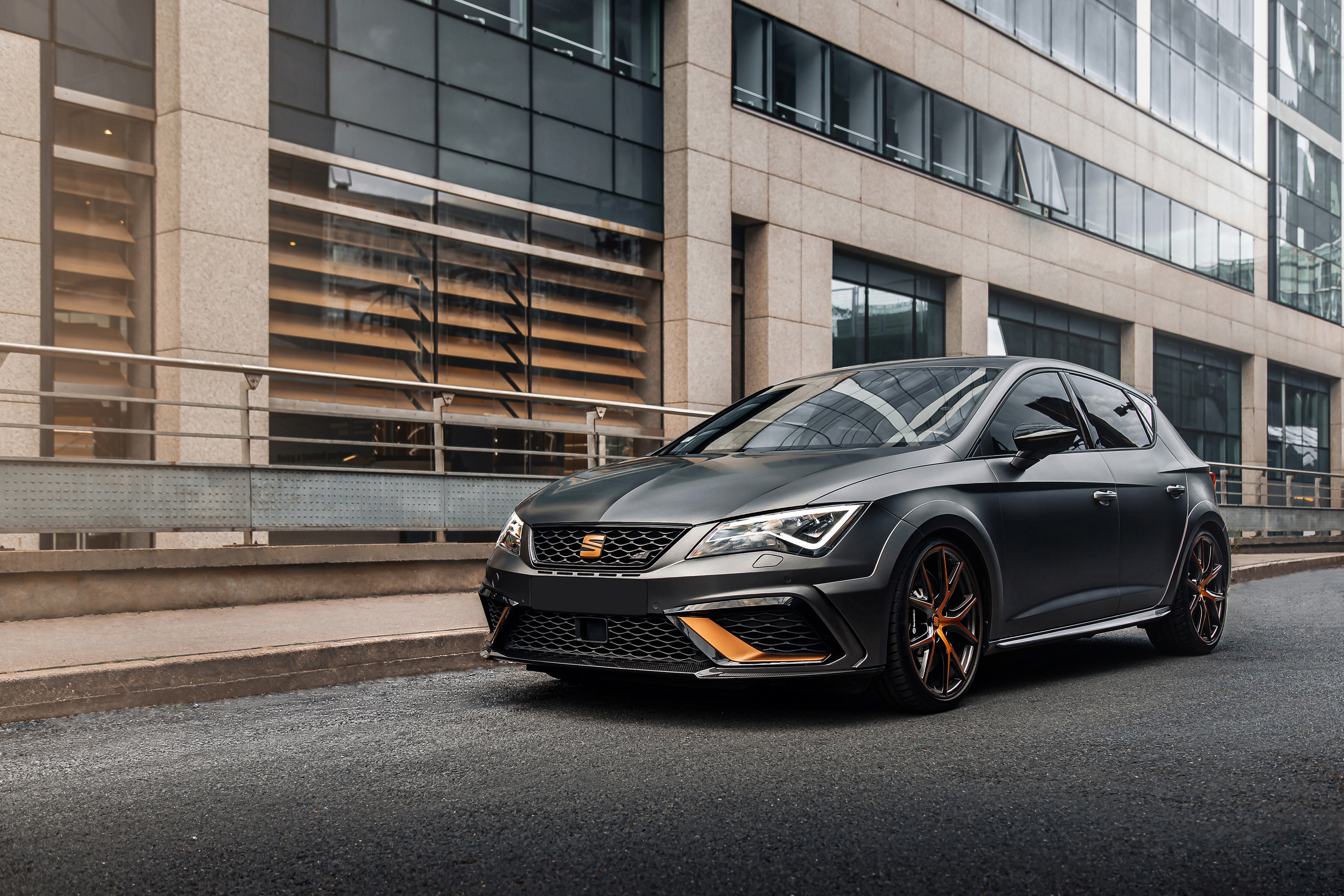 Seat Cupra R. Photographer in Paris — Vitalii Motruk