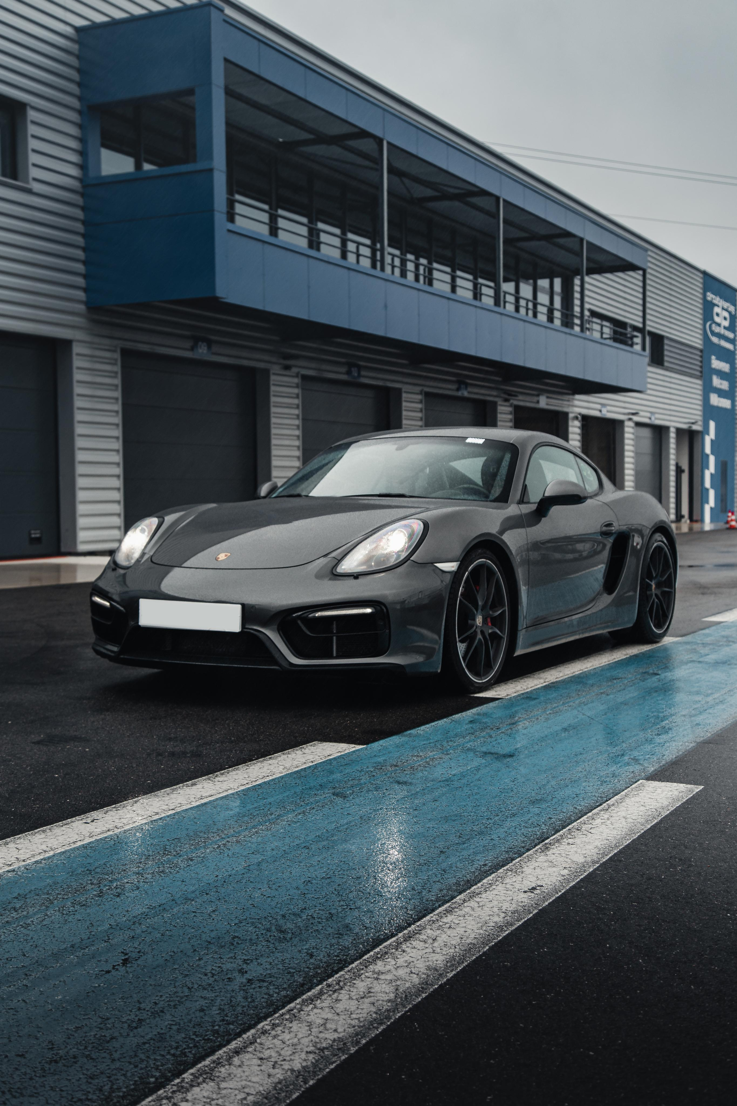 Porsche Cayman. Photographe de voitures à Paris — Vitalii Motruk