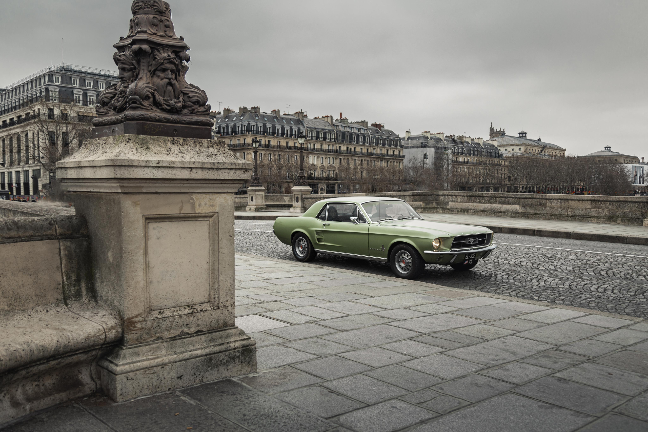 Ford Mustang '67. Photographe de voitures à Paris — Vitalii Motruk
