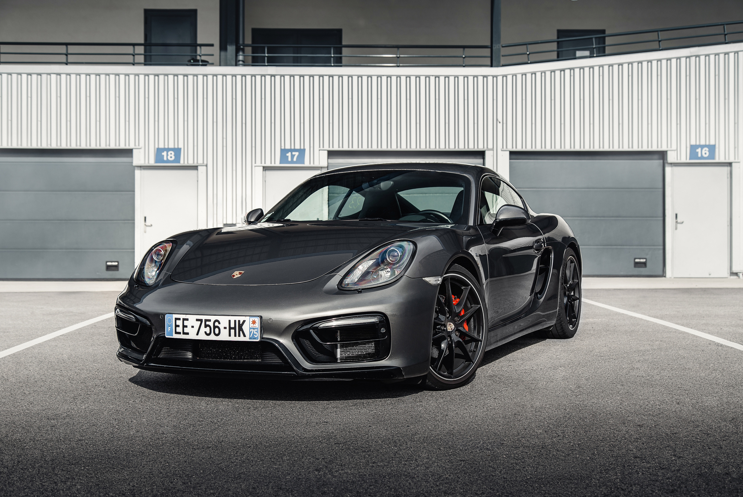 Porsche Cayman. Photographe de voitures à Paris — Vitalii Motruk