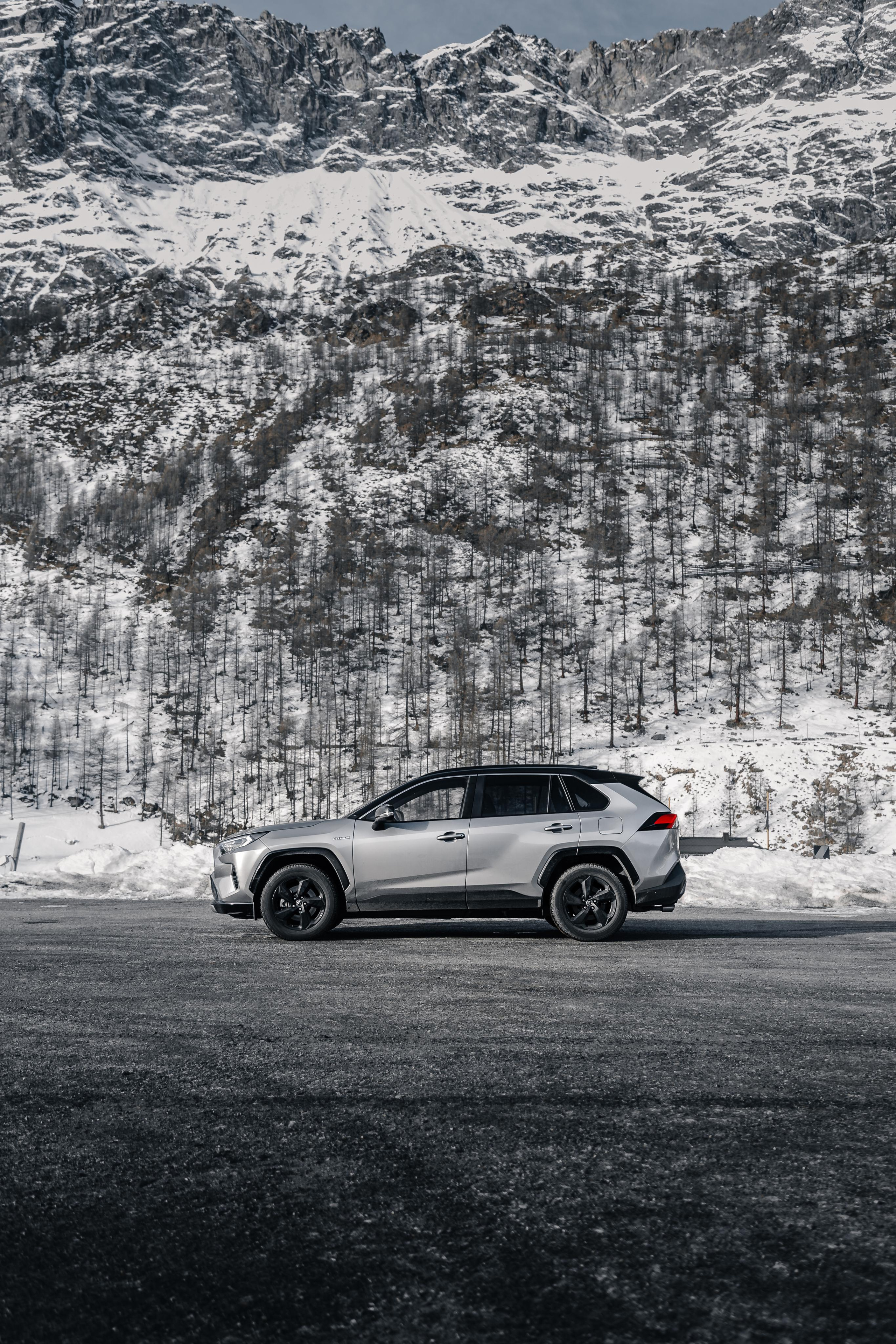 Toyota RAV4. Photographe de voitures à Paris — Vitalii Motruk