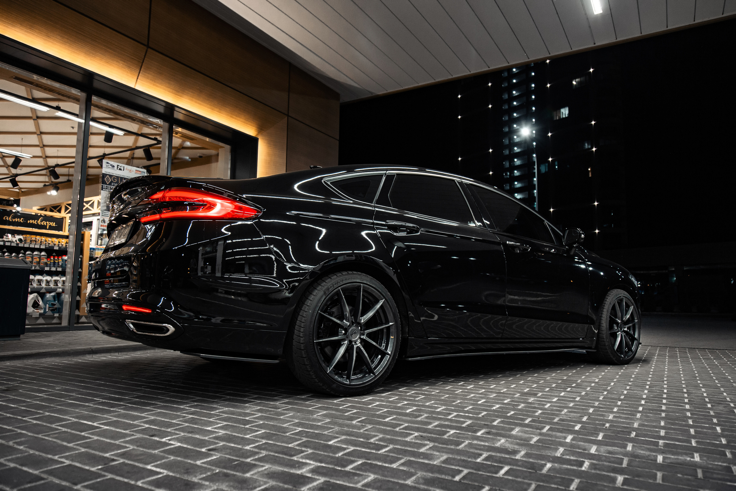 Ford Fusion. Photographe de voitures à Paris — Vitalii Motruk